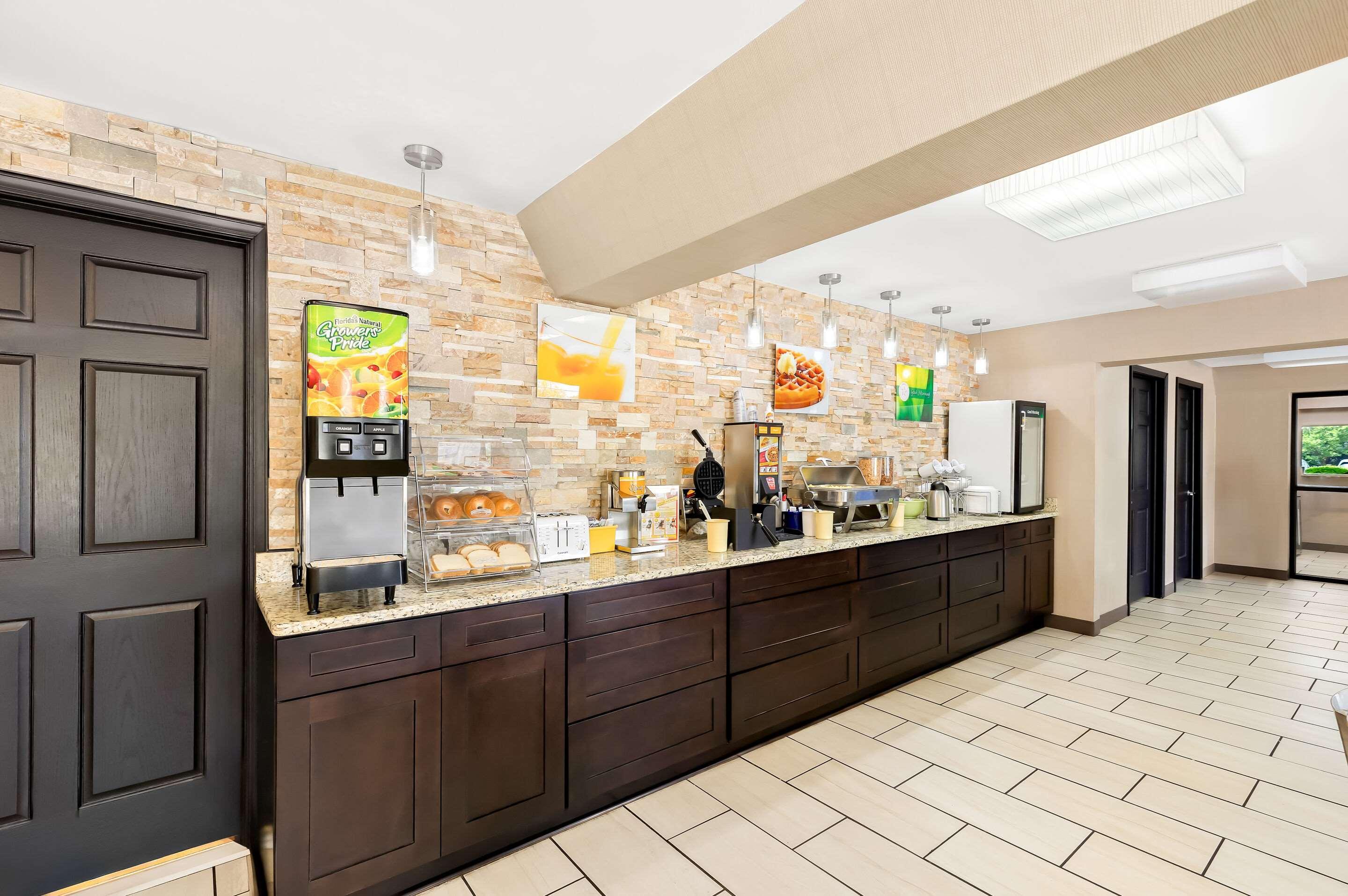 Restaurant Quality Inn Cleveland Airport