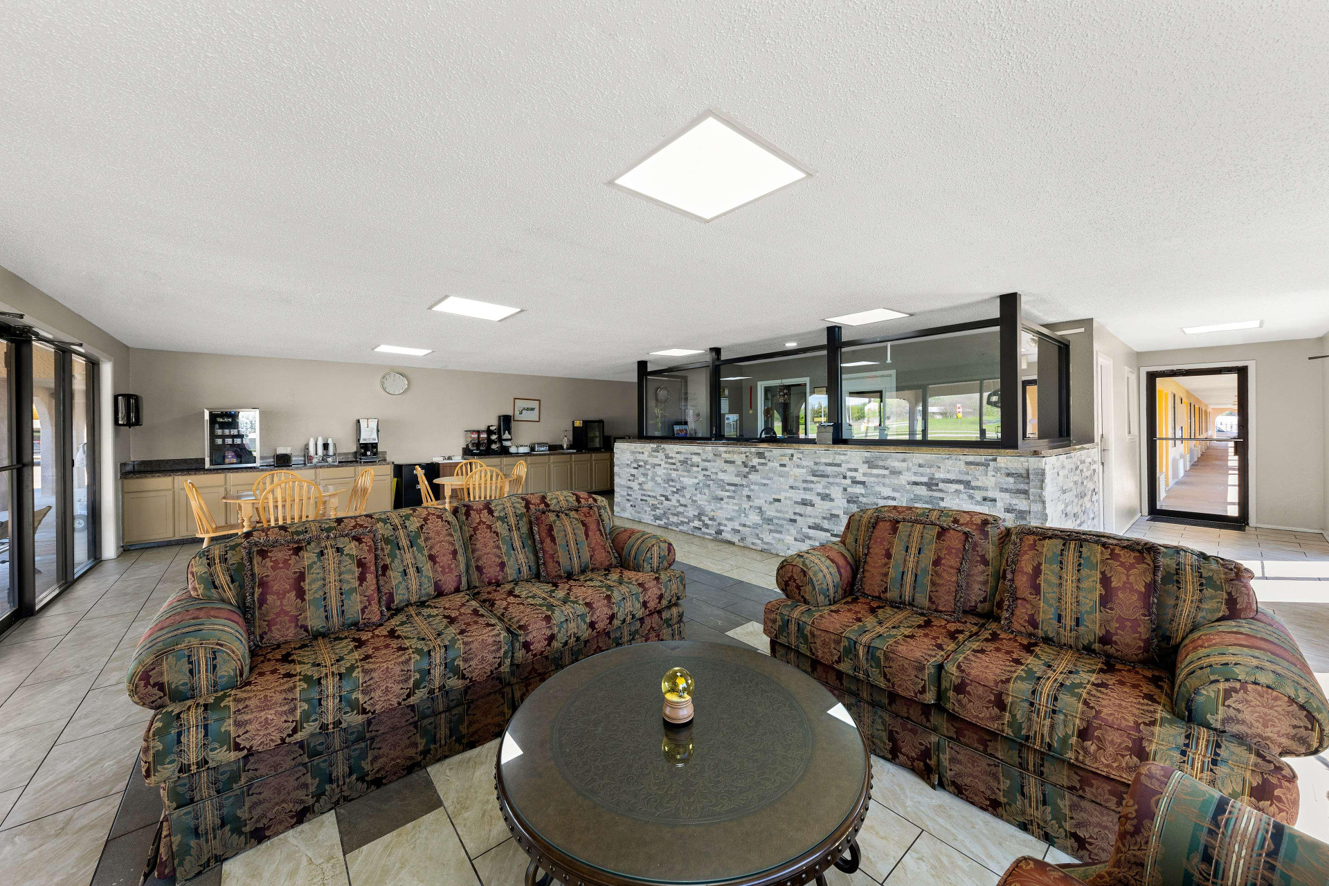 Vista Lobby Americas Best Value Inn Bonham