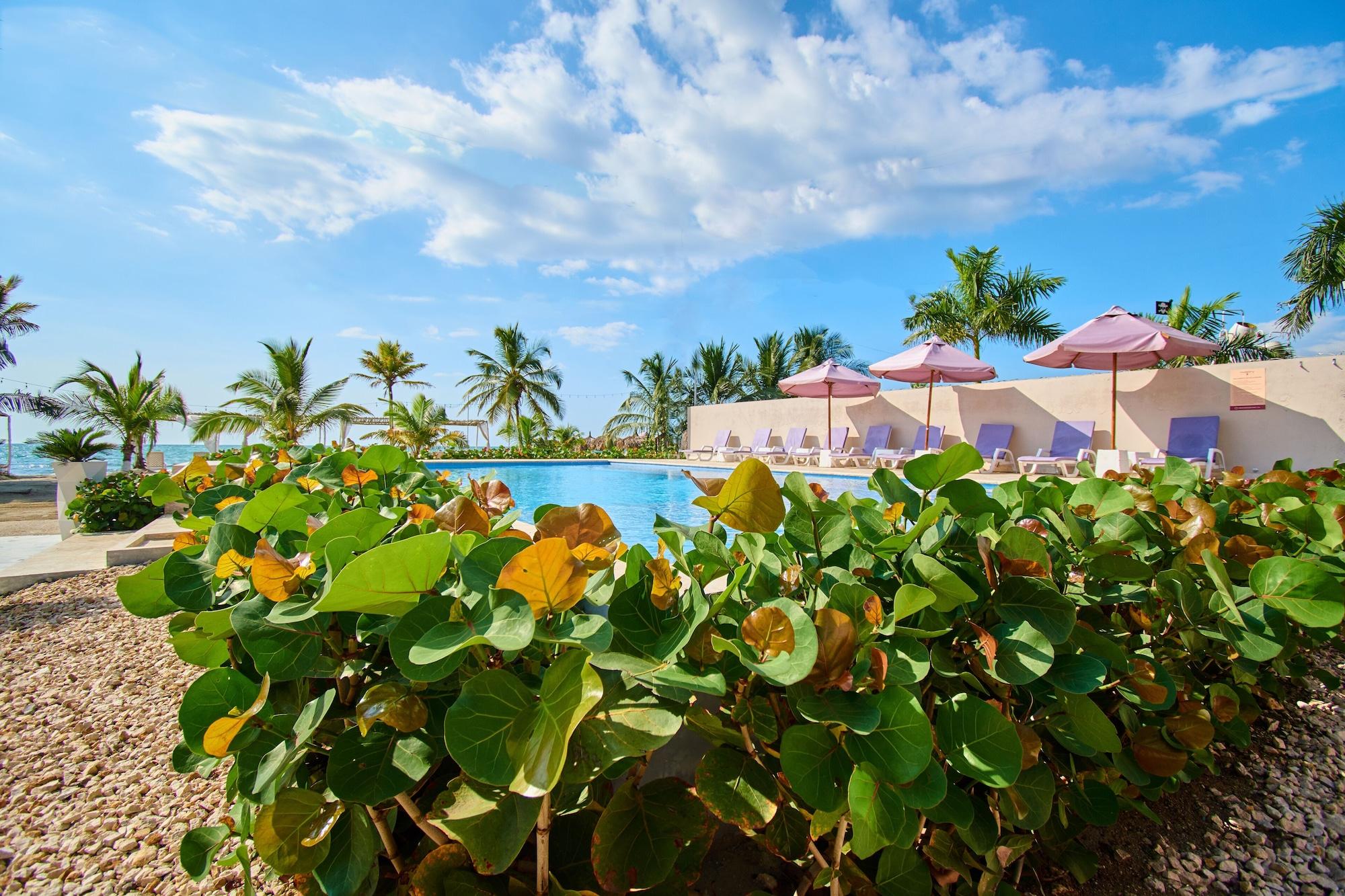 Vista Exterior Makáry Beach Tolú by Bernalo Hotels