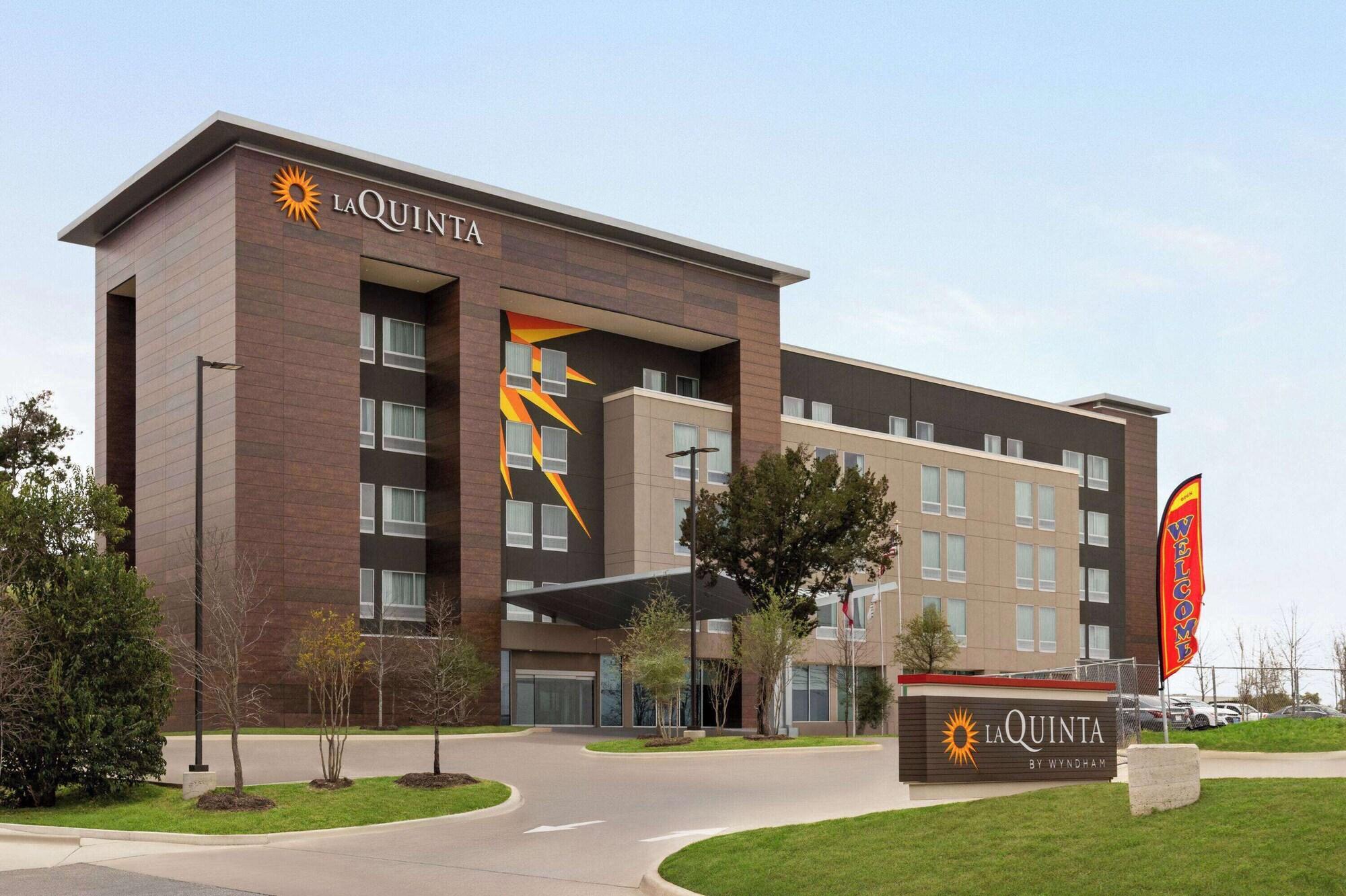 Vista Exterior La Quinta Inn & Suites By Wyndham Austin South