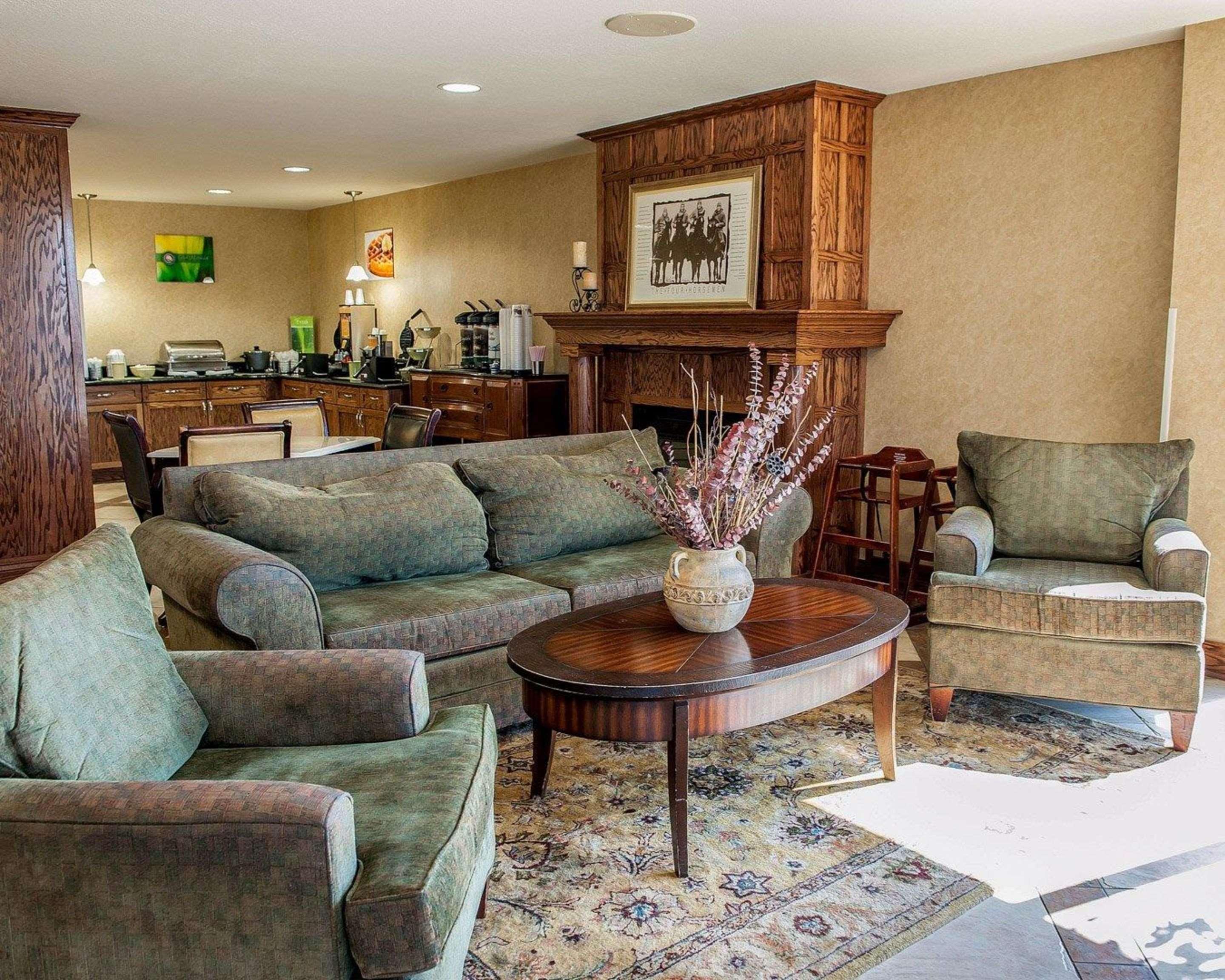 Vista Lobby Baymont By Wyndham South Bend