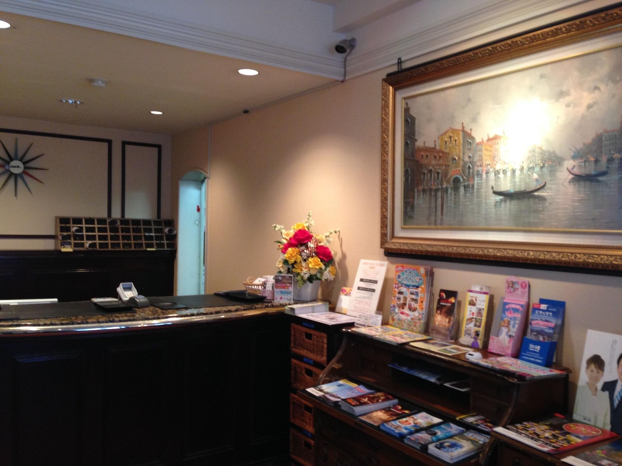 Vista Lobby Creston Hotel