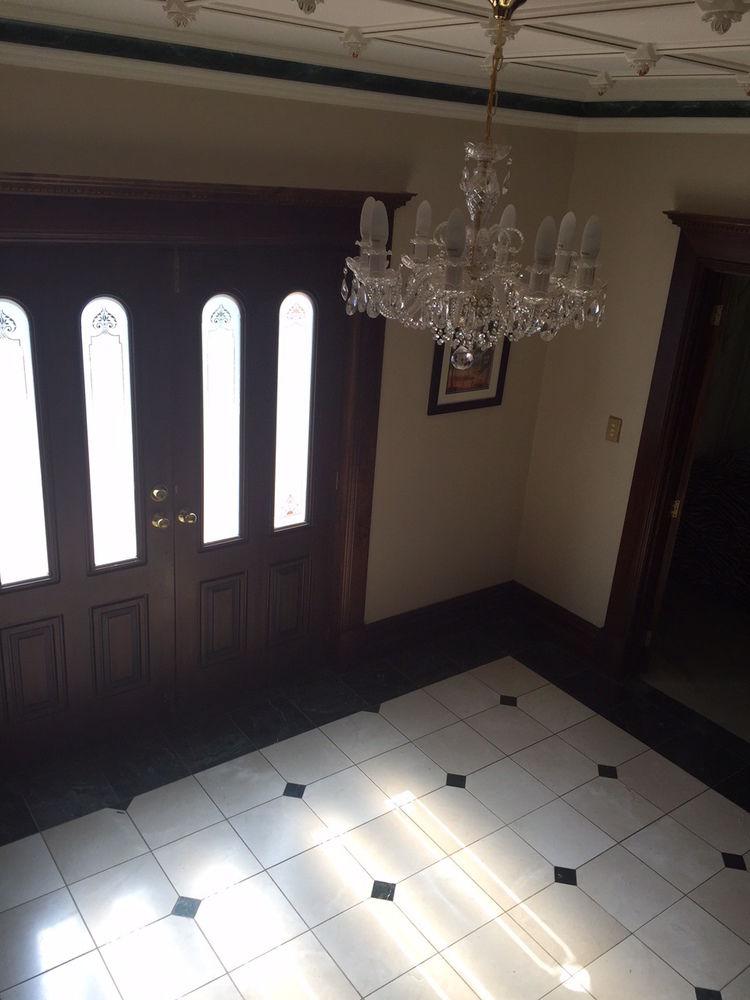 Vista Lobby Manor Estate