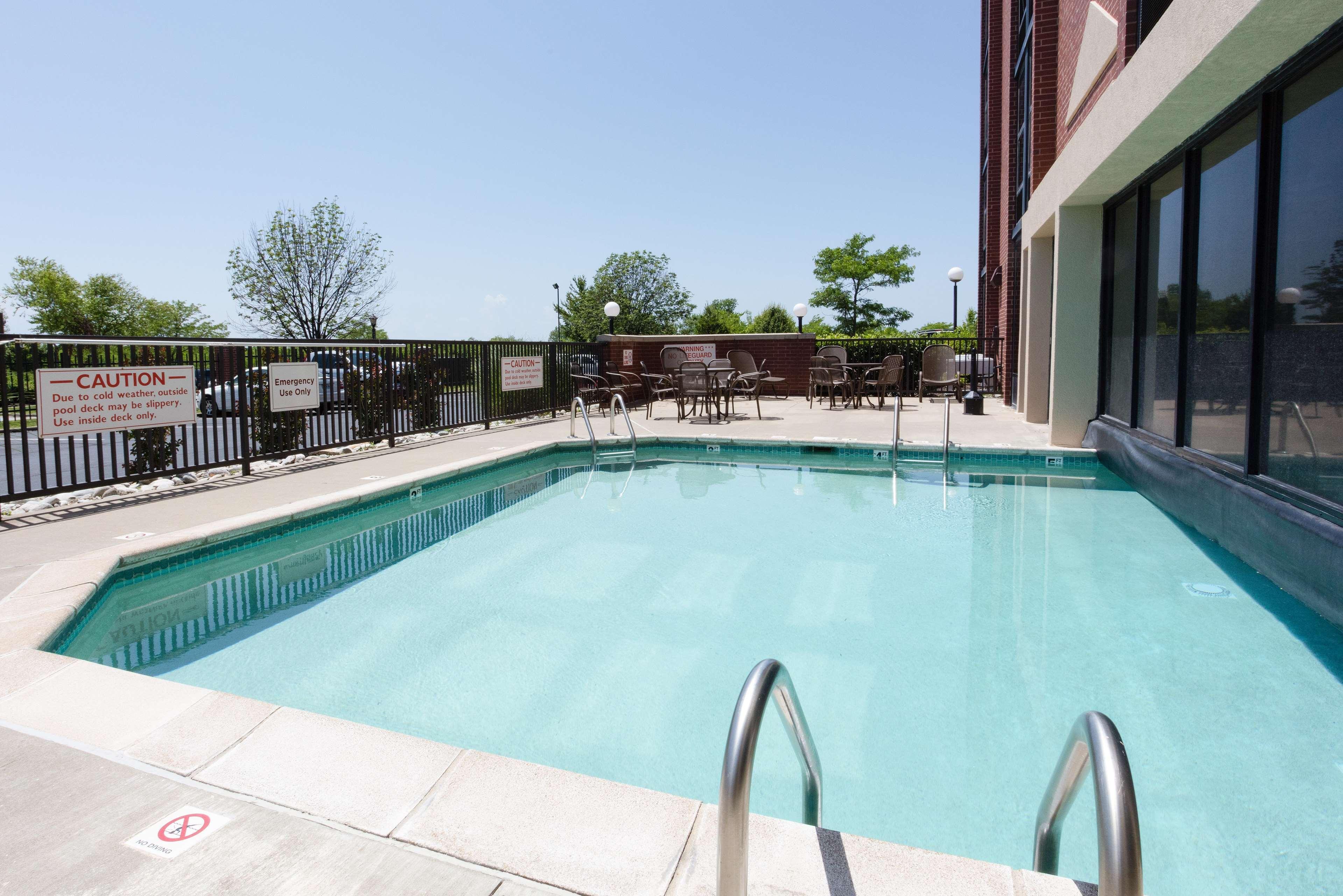 Vista Piscina Drury Inn & Suites Kansas City Airport