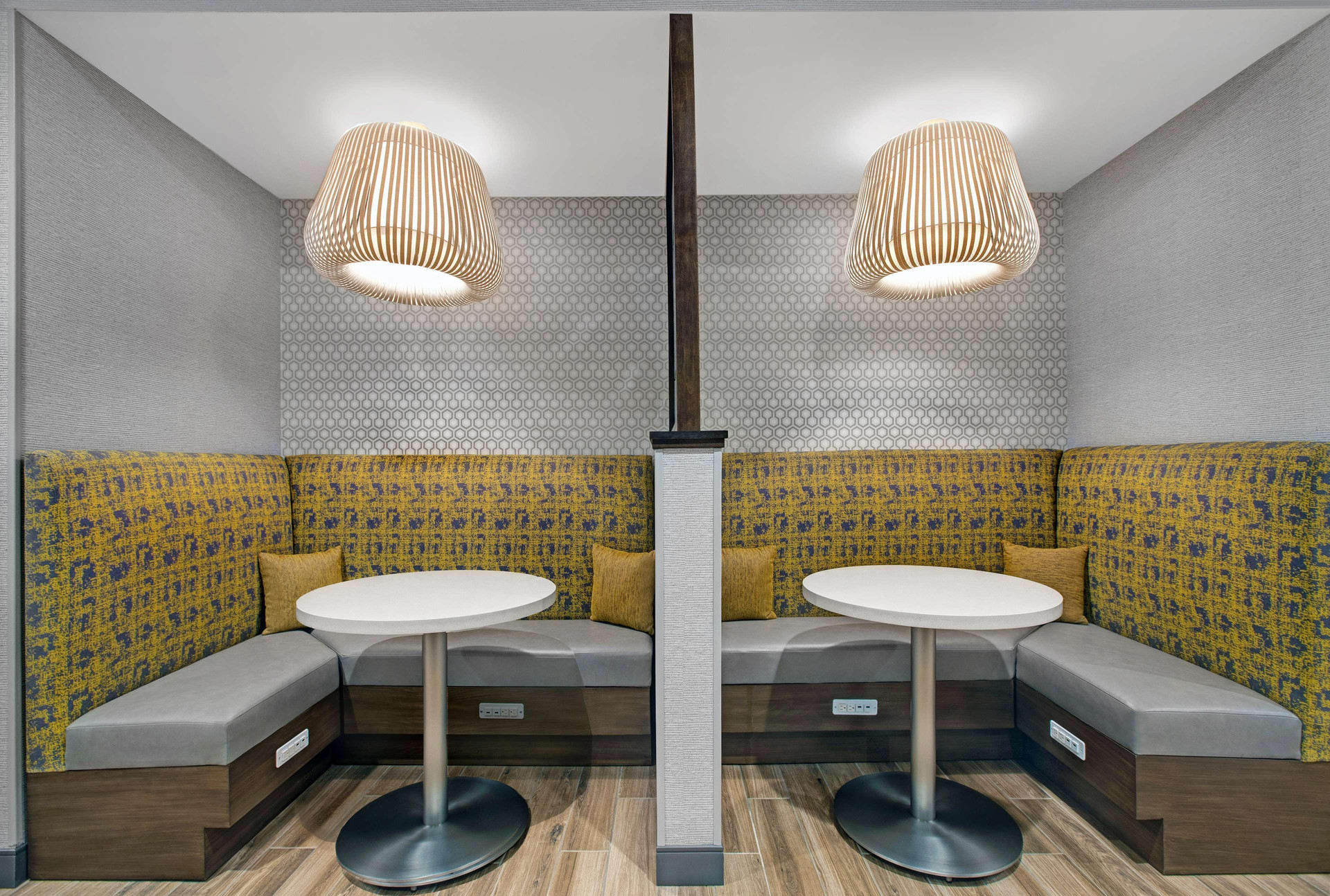 Vista Lobby Hampton Inn & Suites Farmers Branch Dallas