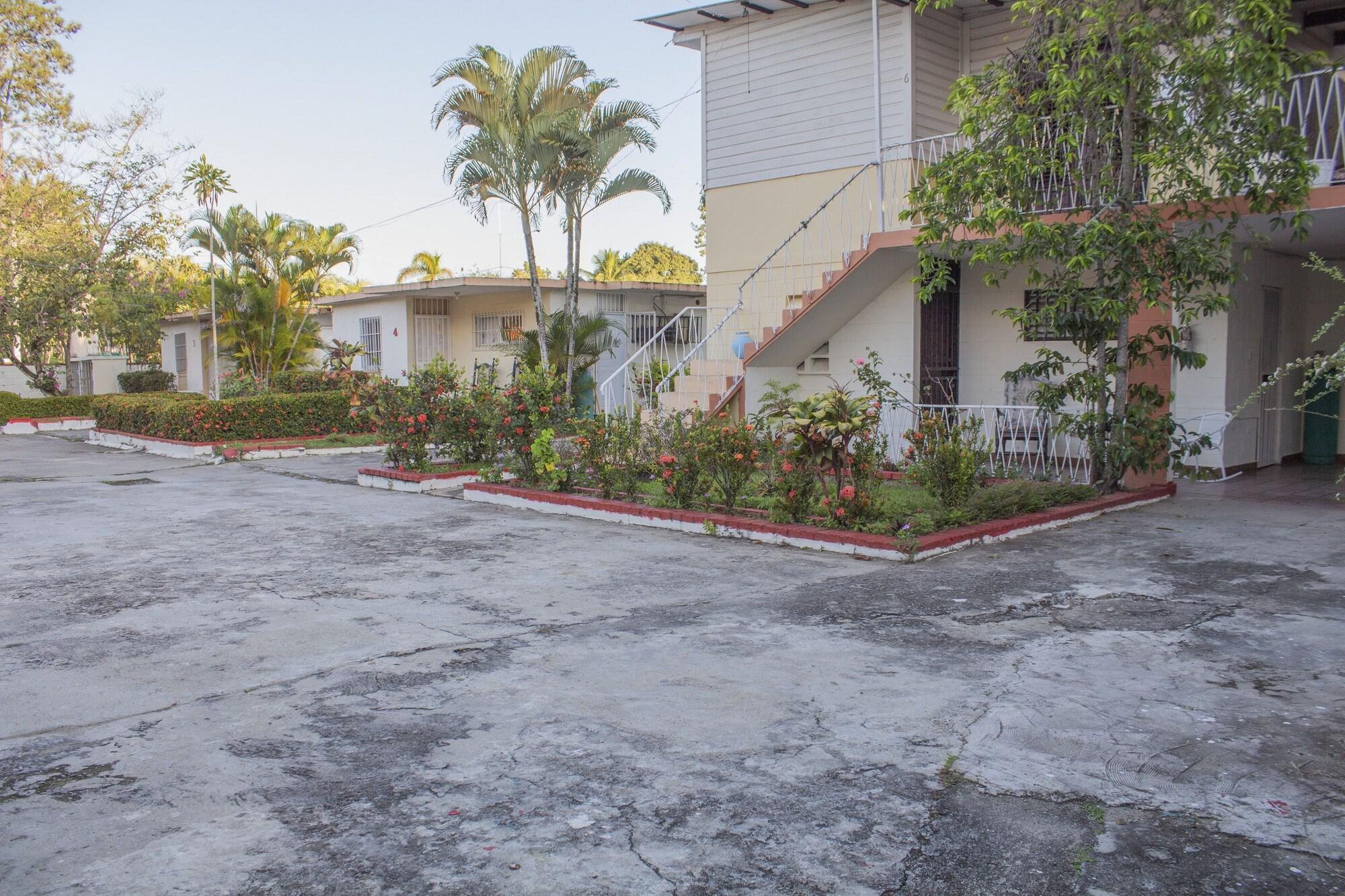Vista Exterior Villas Anacaona
