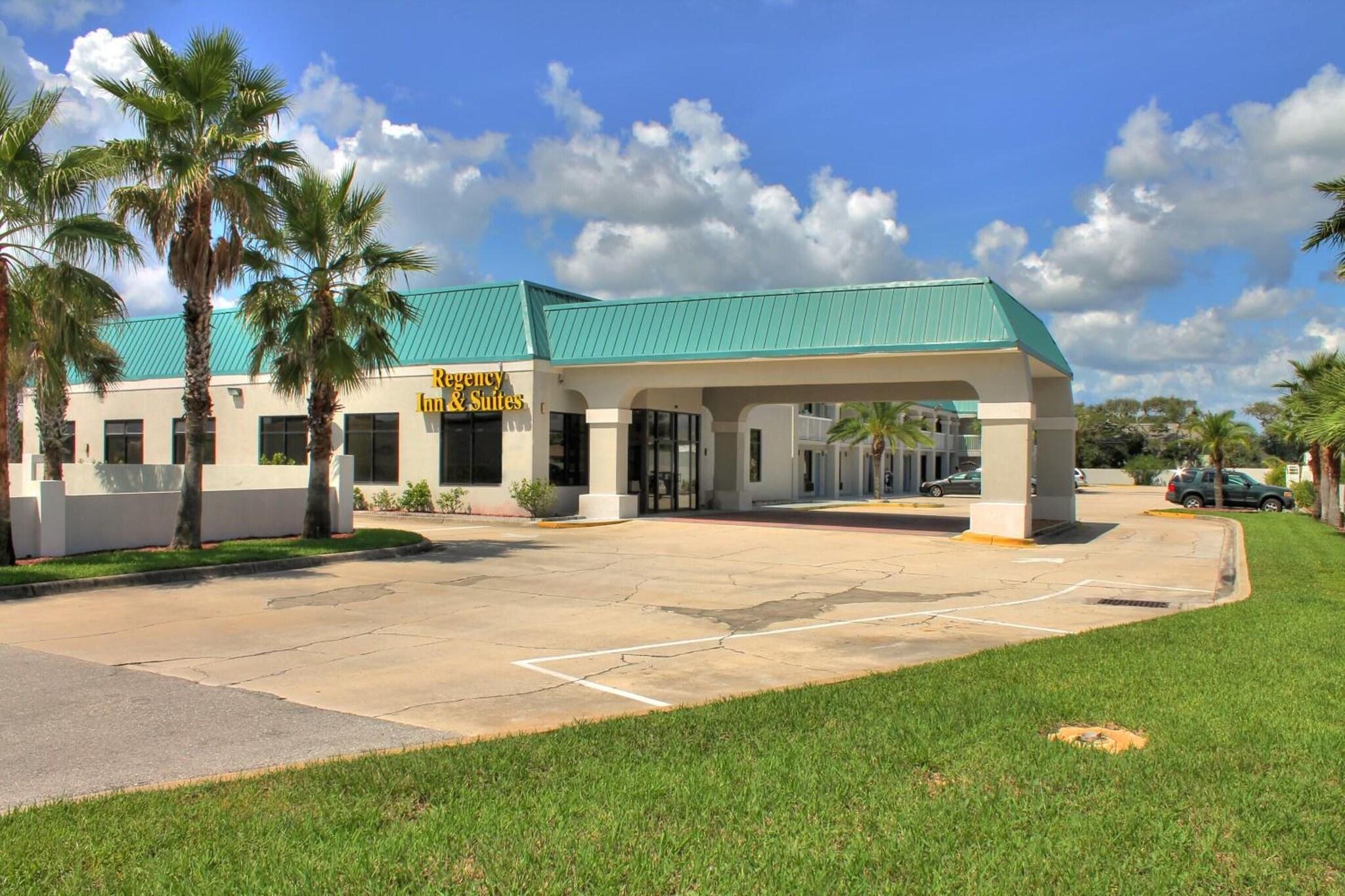 Vista Exterior Regency Inn & Suites