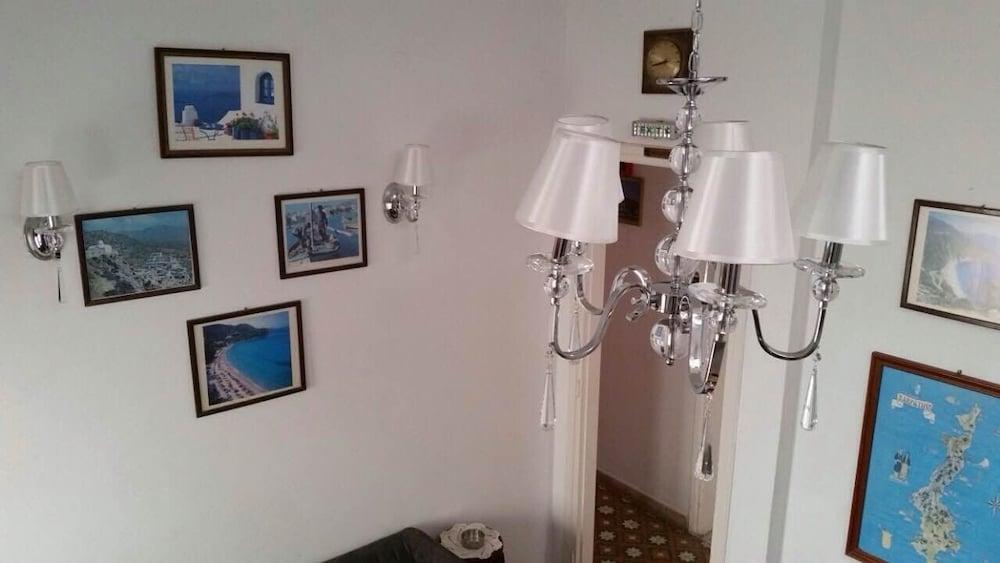 Vista Lobby Avra Rooms