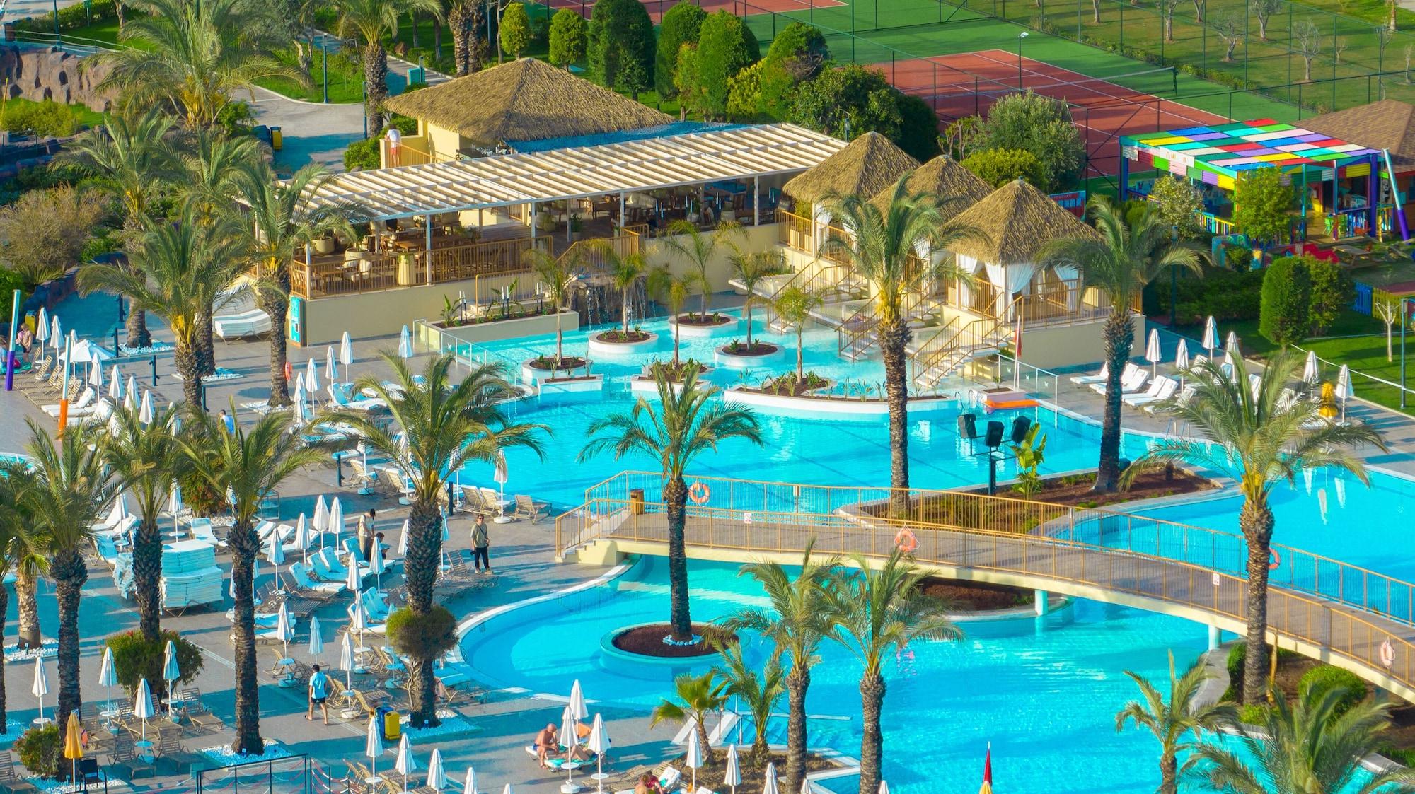 Vista Exterior Liberty Hotels Lara - All Inclusive