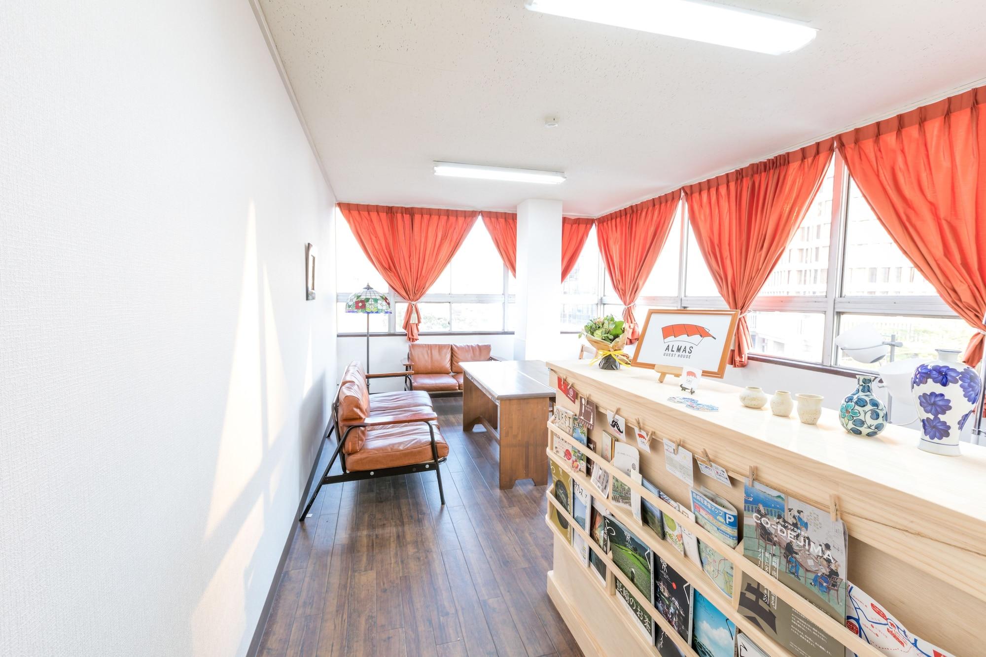Varios Almas Guest House - Hostel