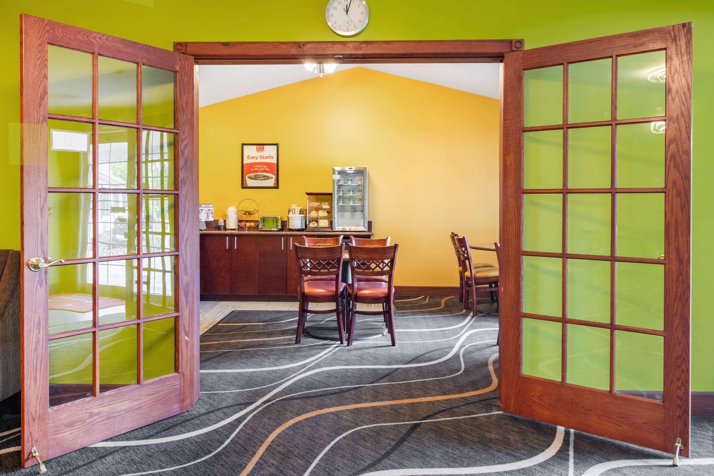 Restaurant Econo Lodge Inn & Suites