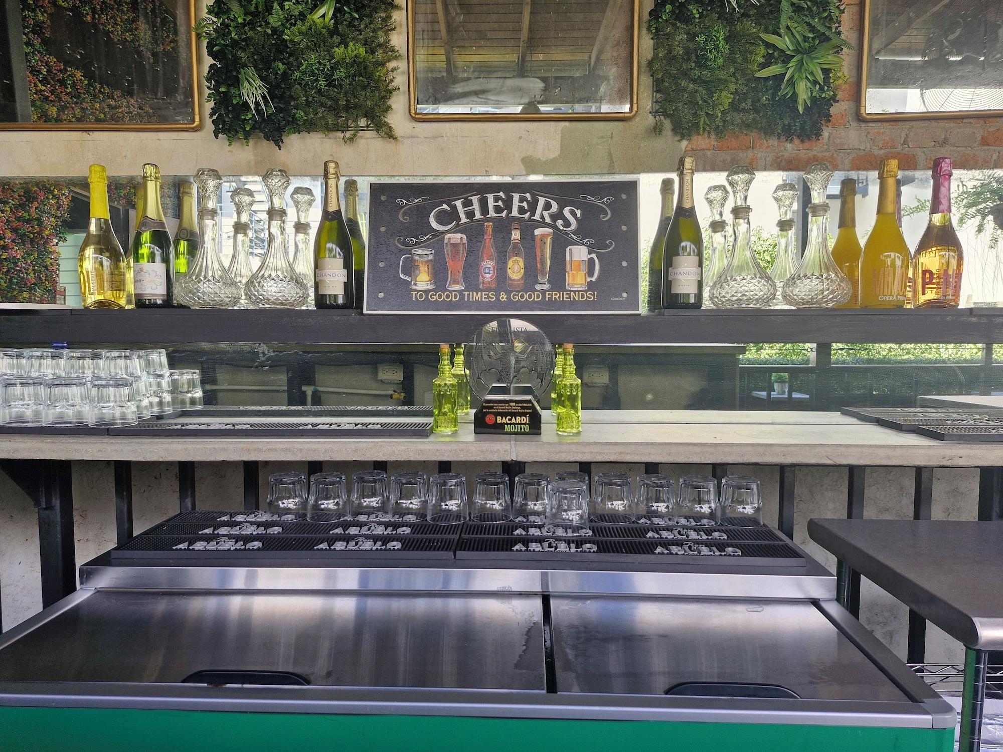 Bar/Salón Lunas Castle