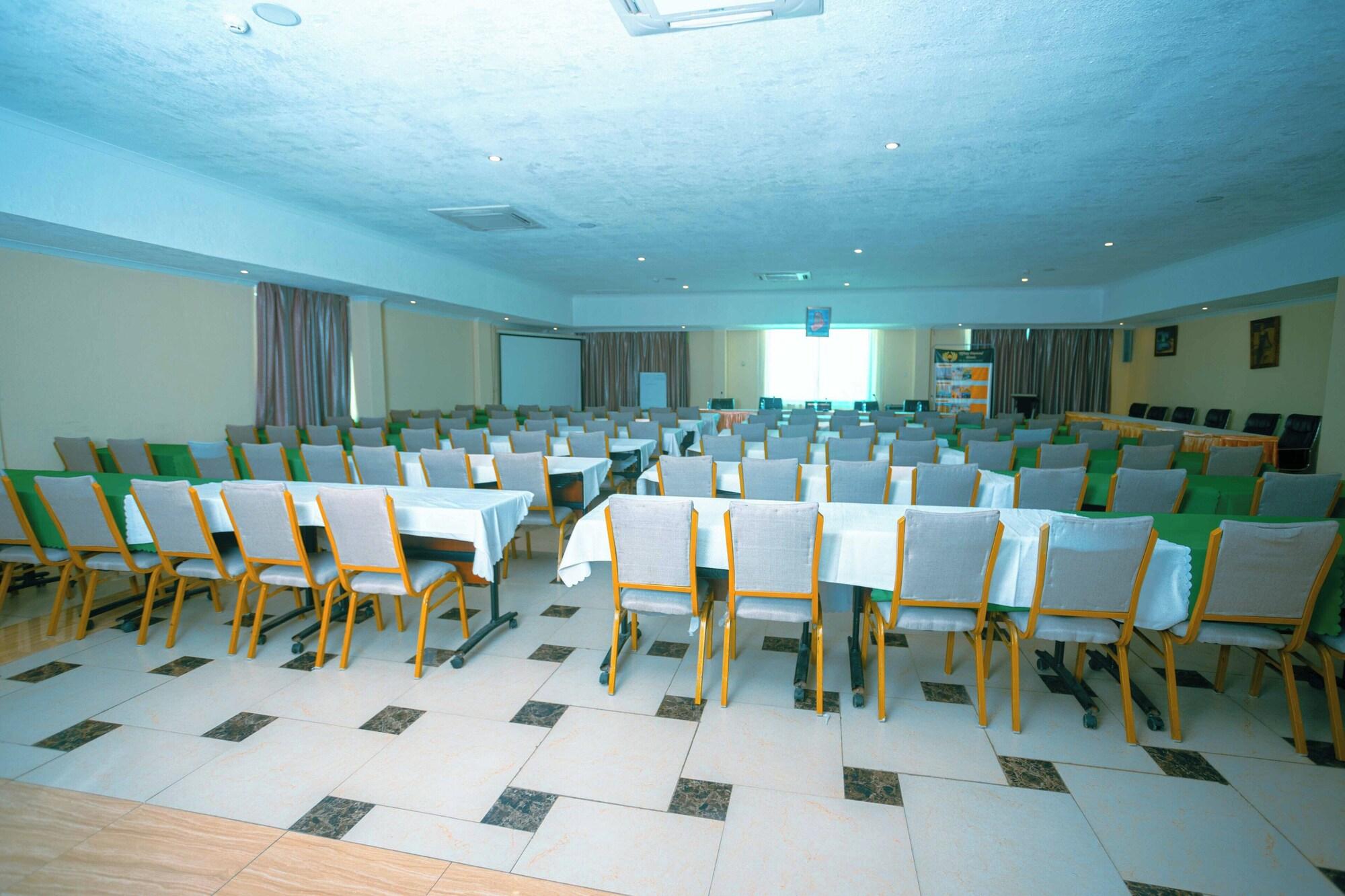 Sala de Reuniones Tiffany Diamond Hotels- Mtwara