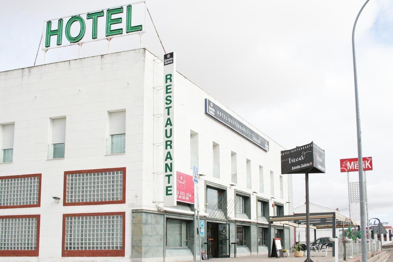 Vista Exterior Hotel Viccar