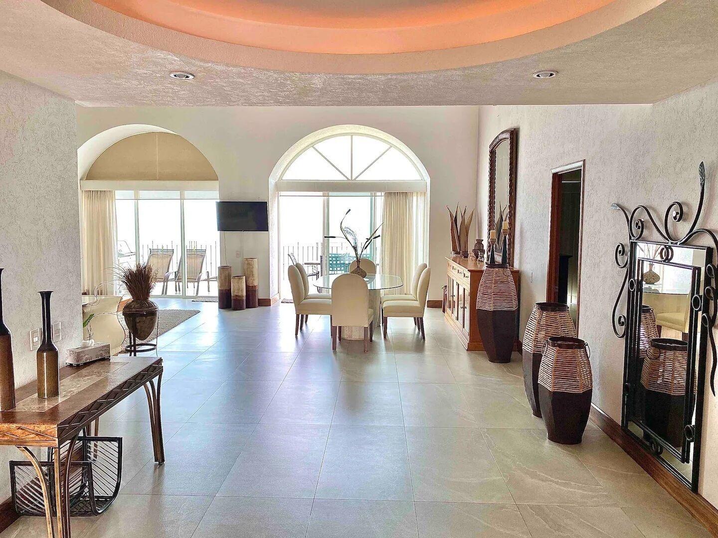 Vista Lobby CONDO PORTO BY TRVL2HM