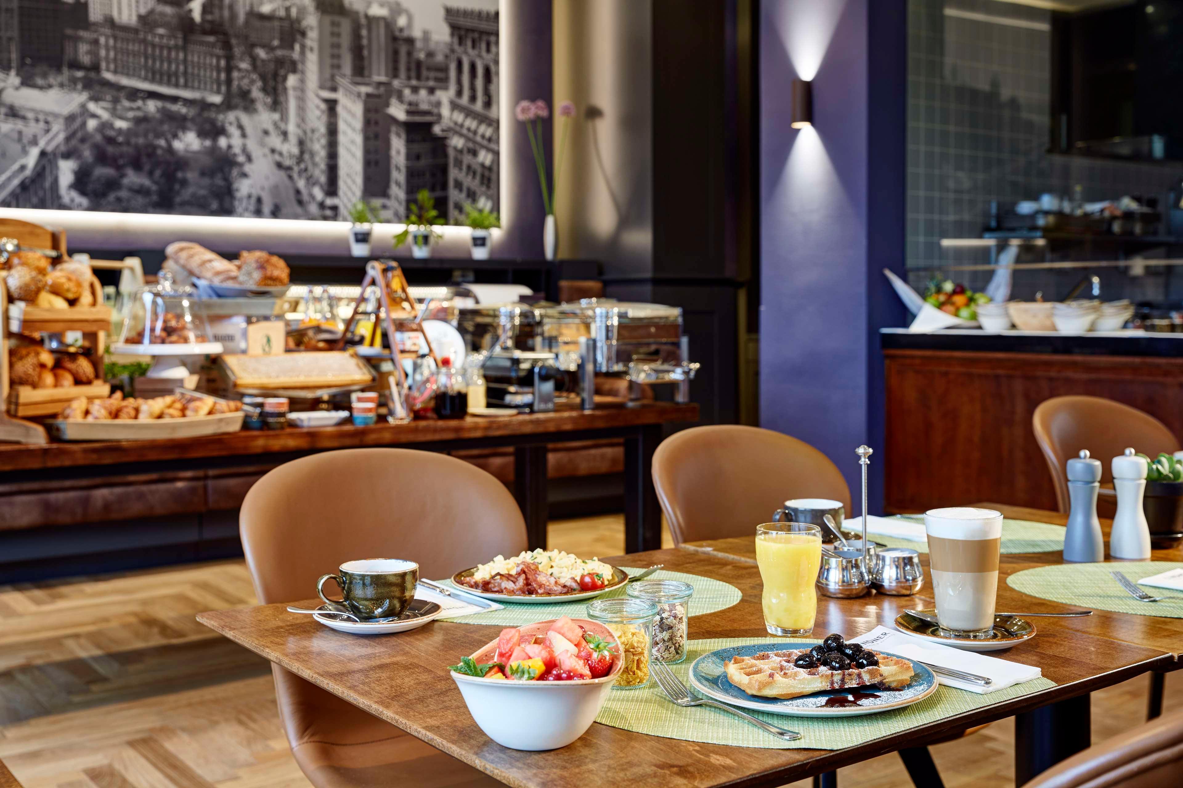 Restaurant Lindner Hotel Frankfurt Main Plaza, part of JdV by Hyatt