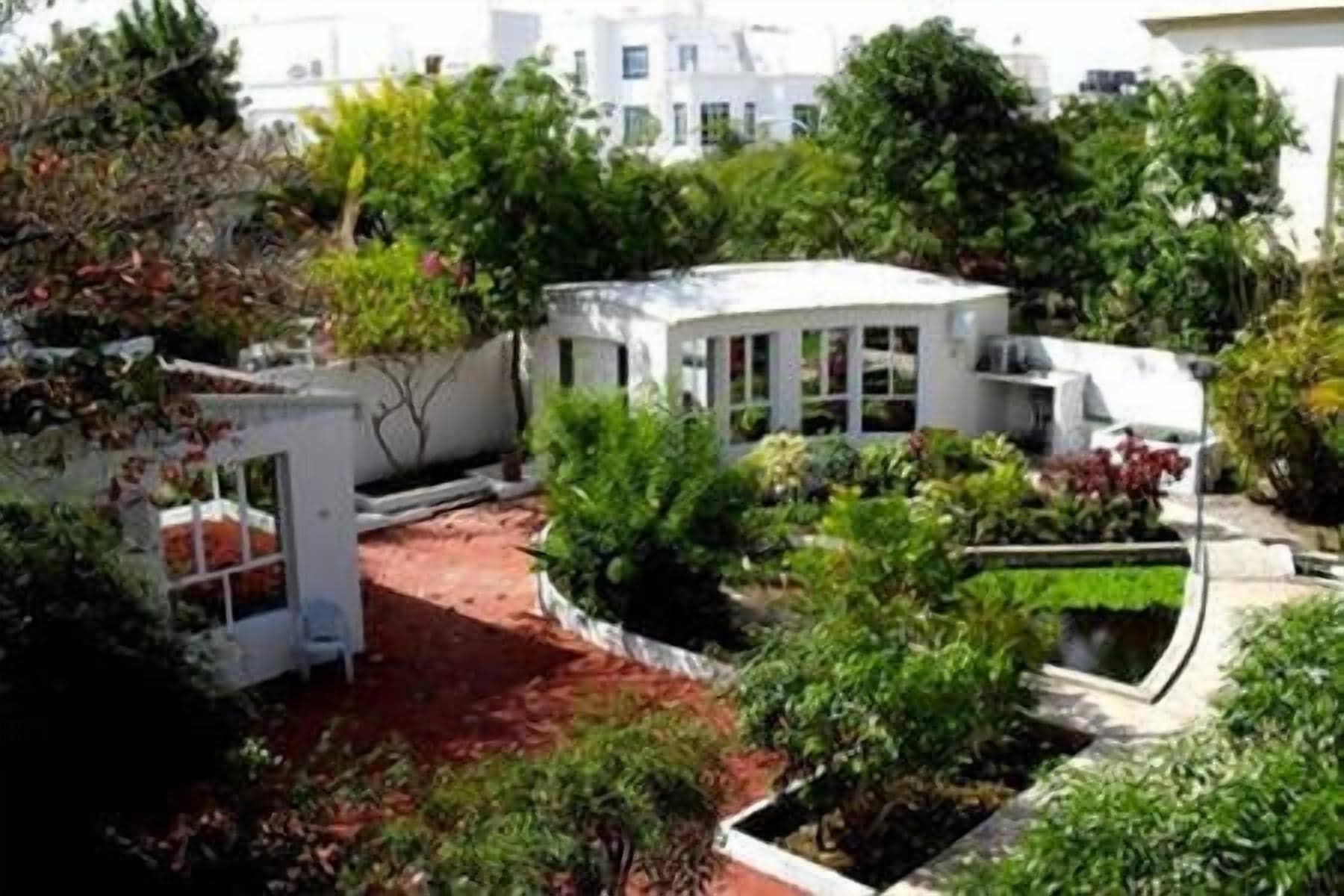 Varios Garden Roomz Oman