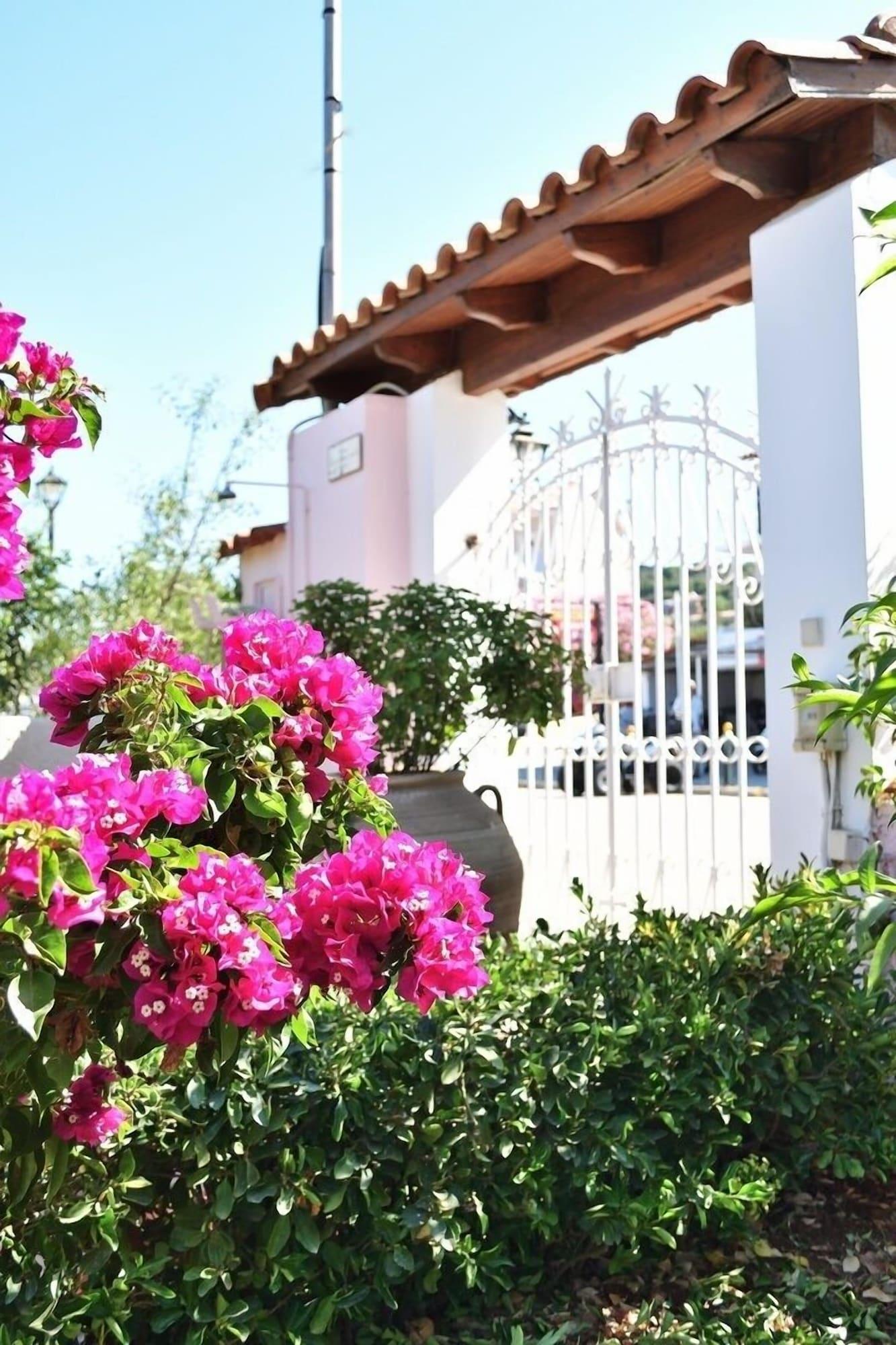Vista Exterior Tzivras Villa & Apartments