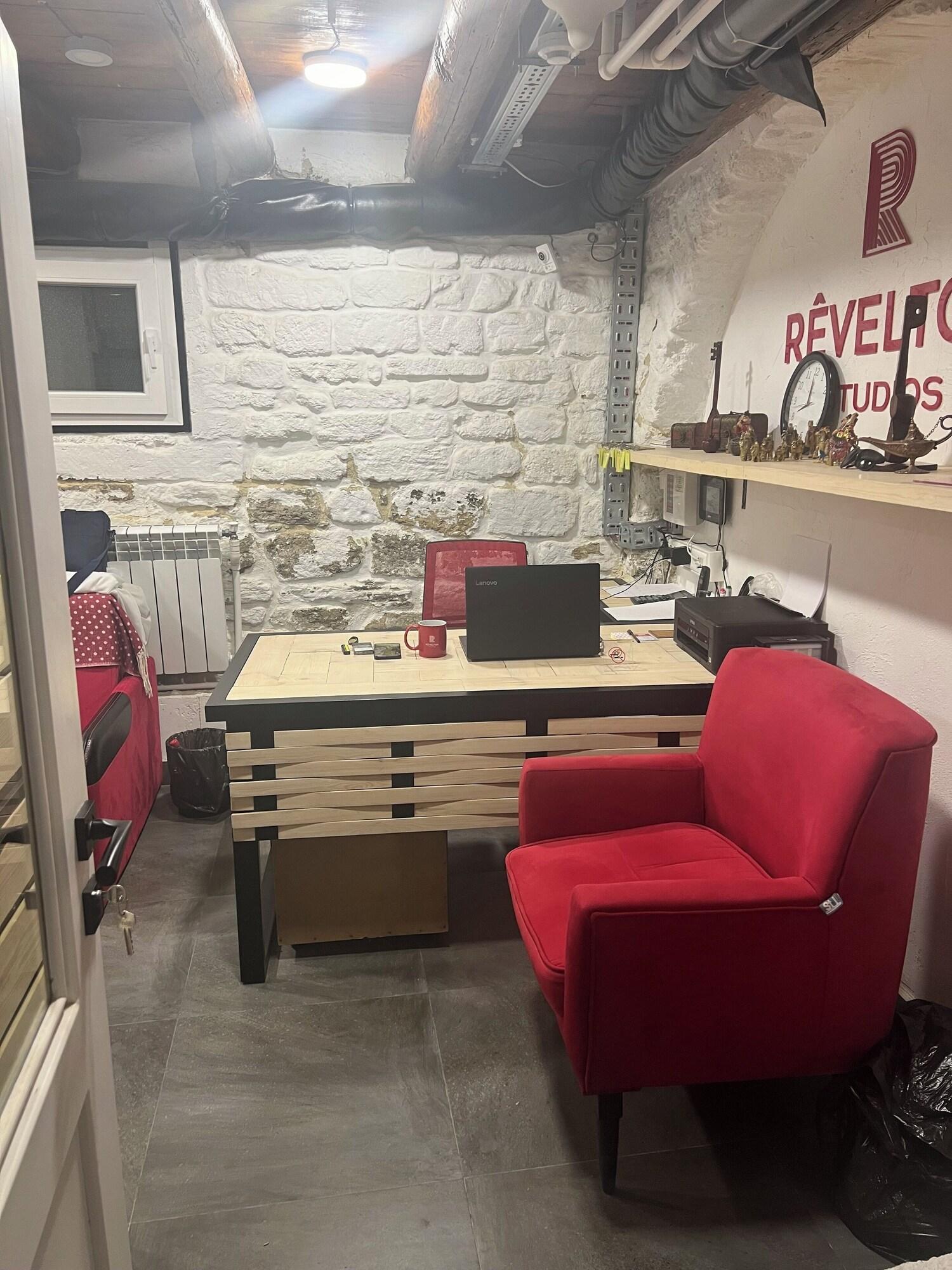 Vista Lobby Rest Studios