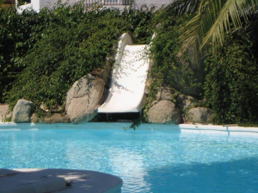 Vista Piscina Hotel Casa Ceremines