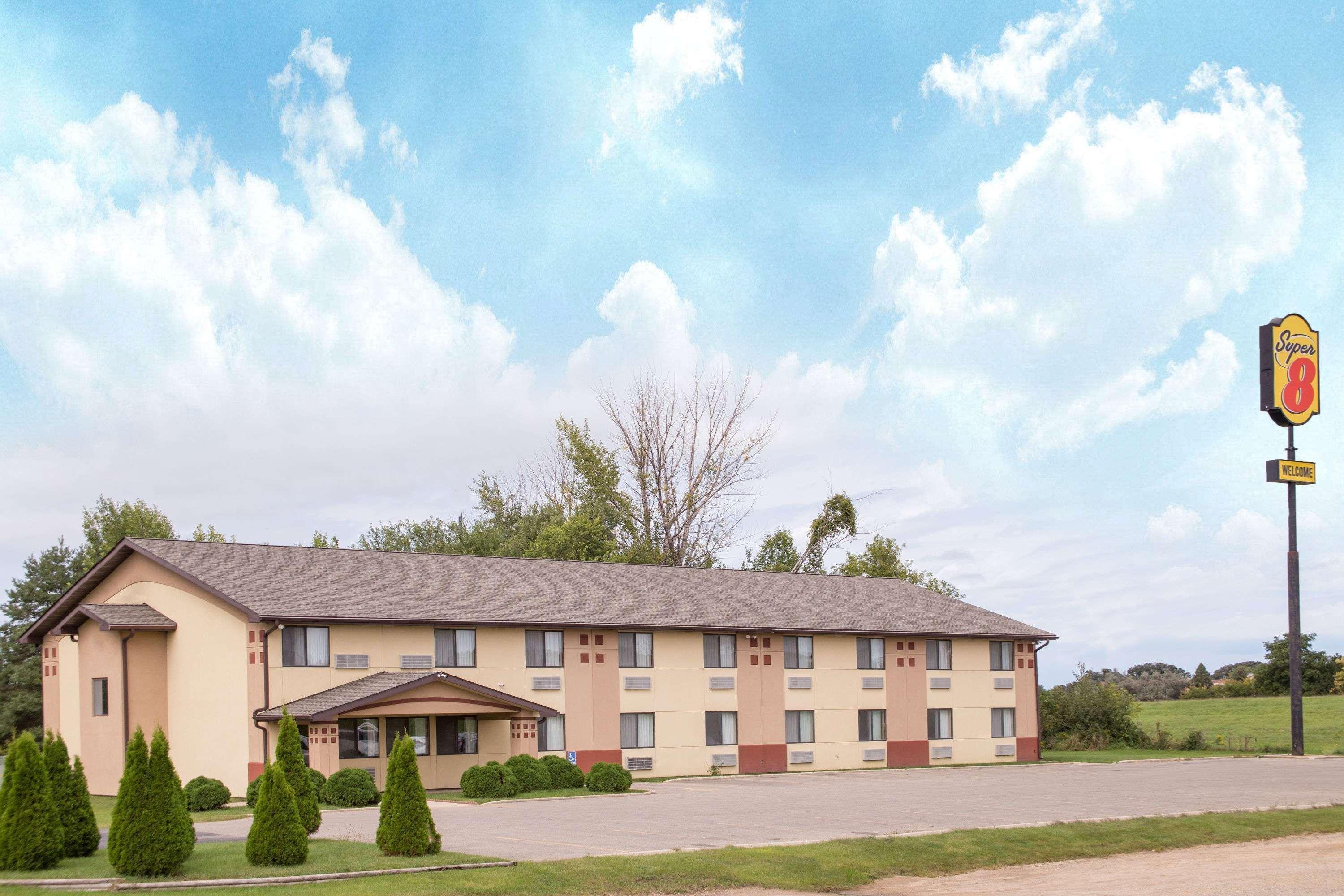 Vista Exterior Super 8 By Wyndham Austin Mn