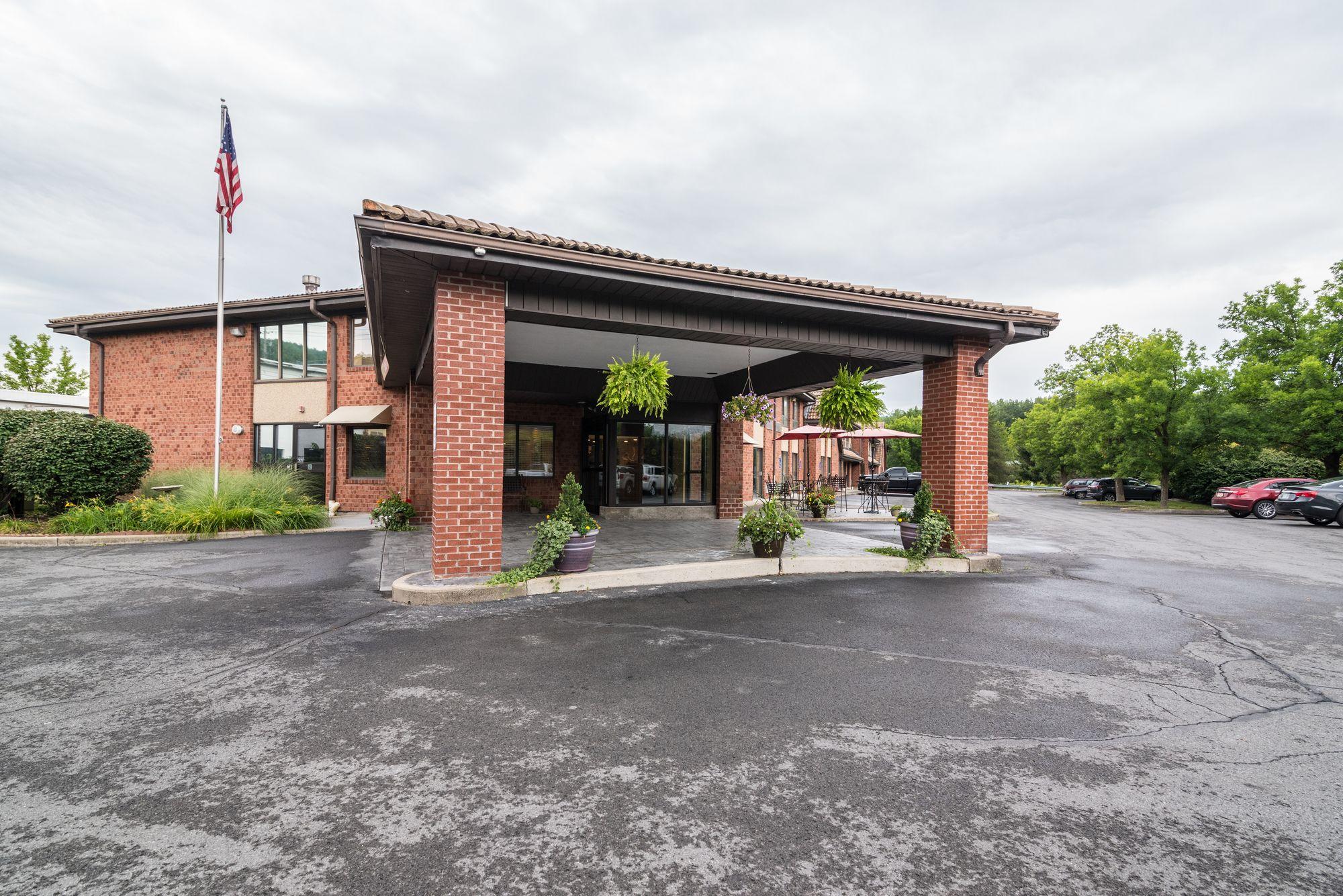 Vista Exterior Quality Inn Ithaca - University Area