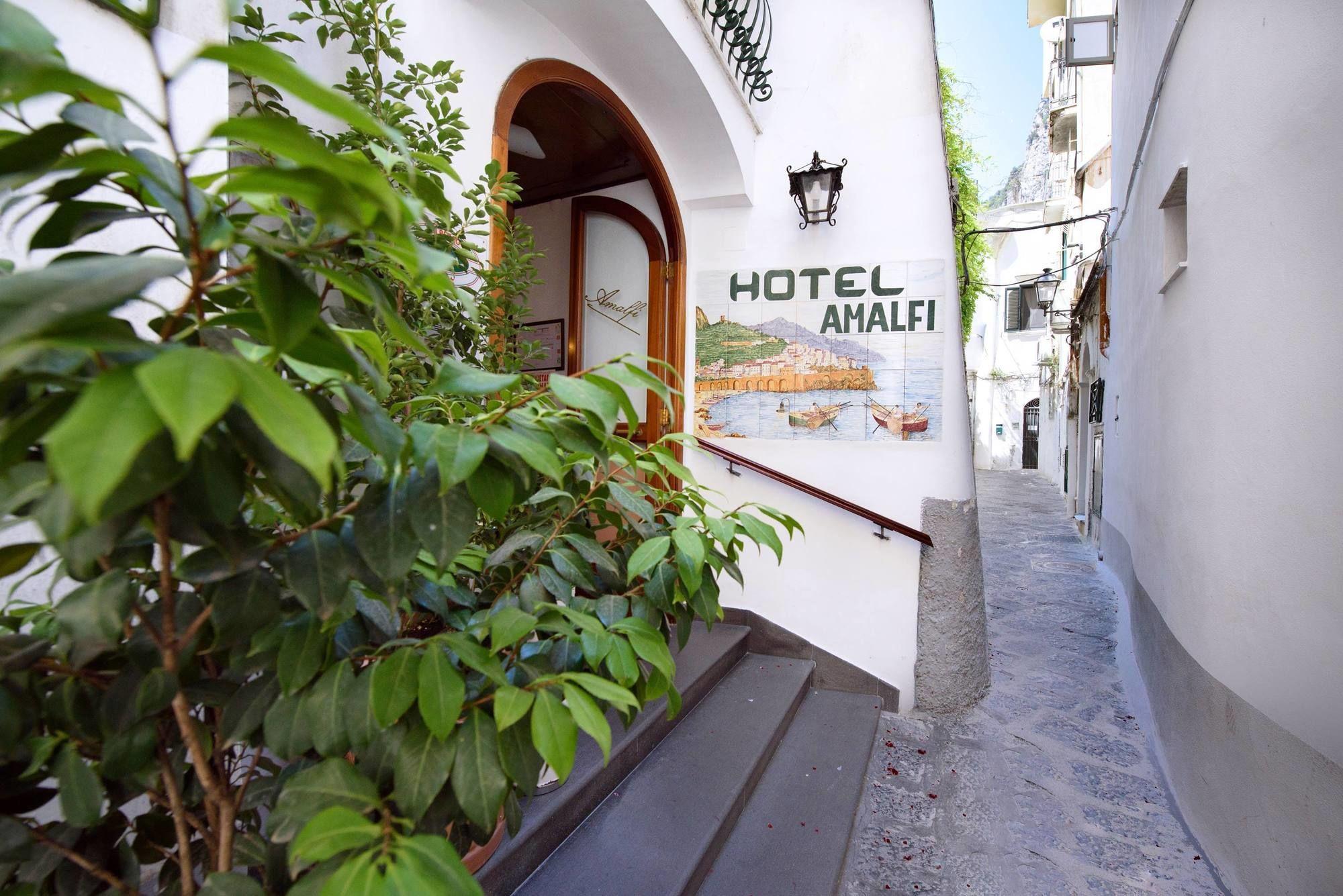 Vista Exterior Hotel Amalfi