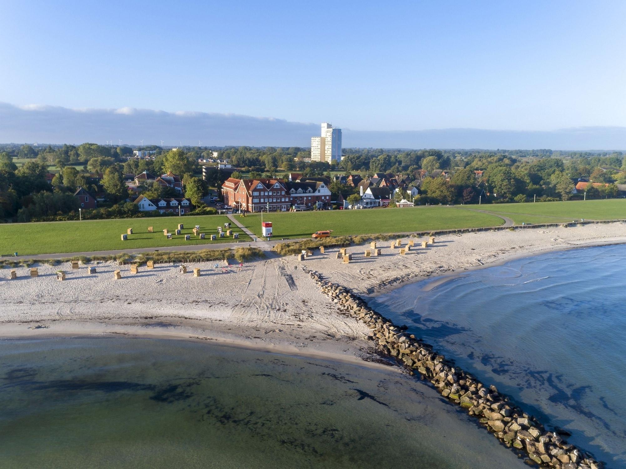 Vista Exterior Beach Hotel California