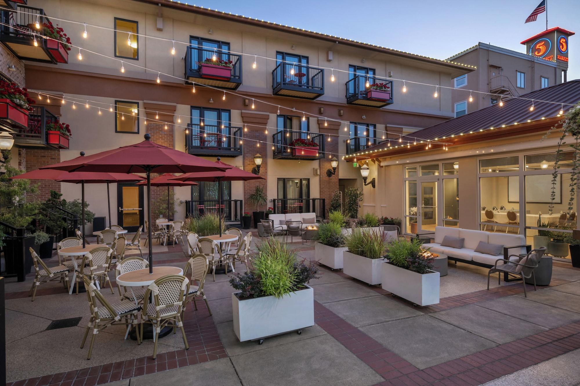 Vista Exterior Inn at the 5th