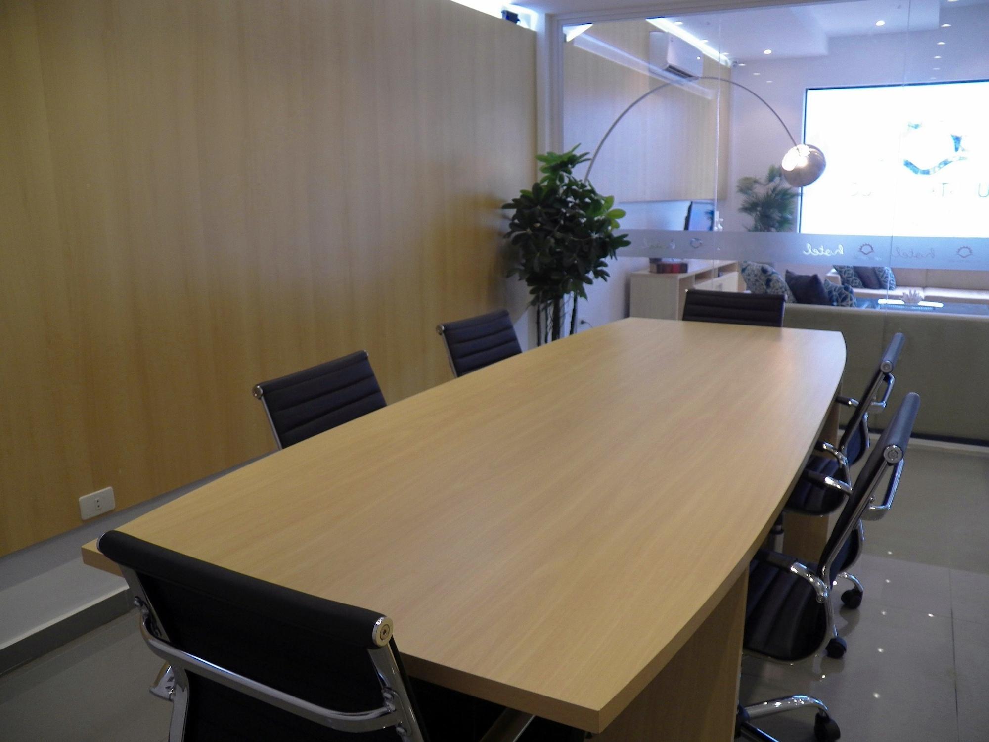 Sala de Reuniones Puesta del Sol by Nobile
