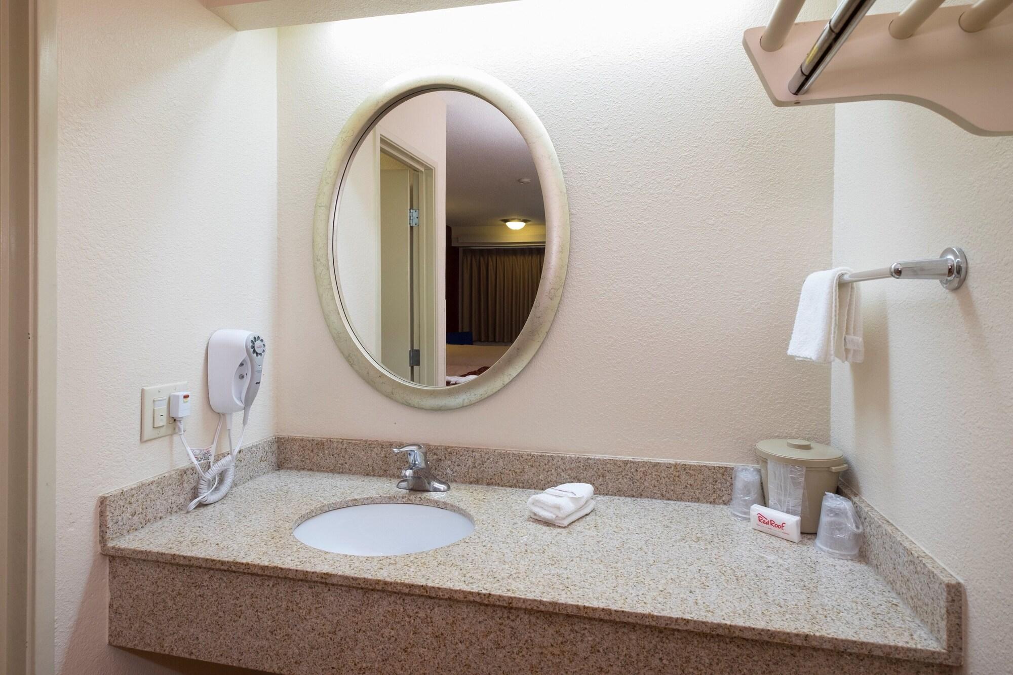 Equipamiento de Habitación Red Roof Inn Cincinnati - Sharonville