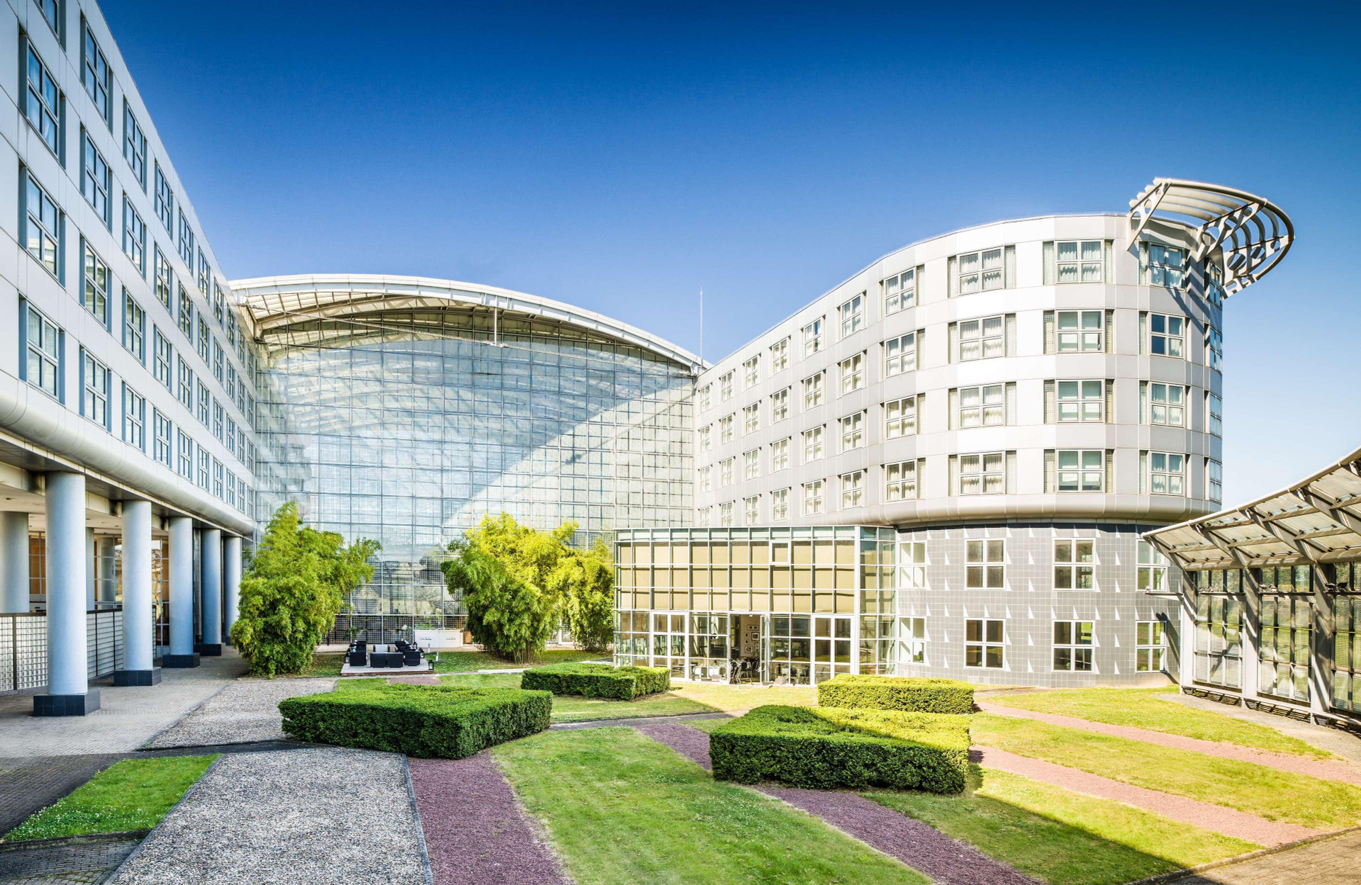 Vista Exterior Van der Valk Hotel Paris CDG Airport