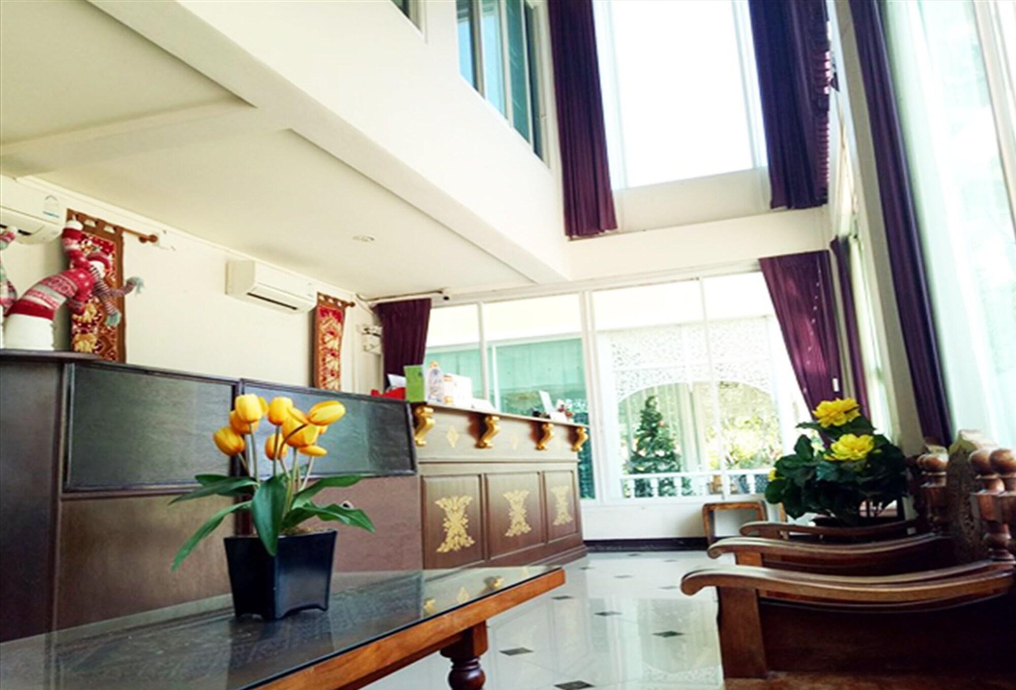 Vista Lobby Amonruk  Hotel 2