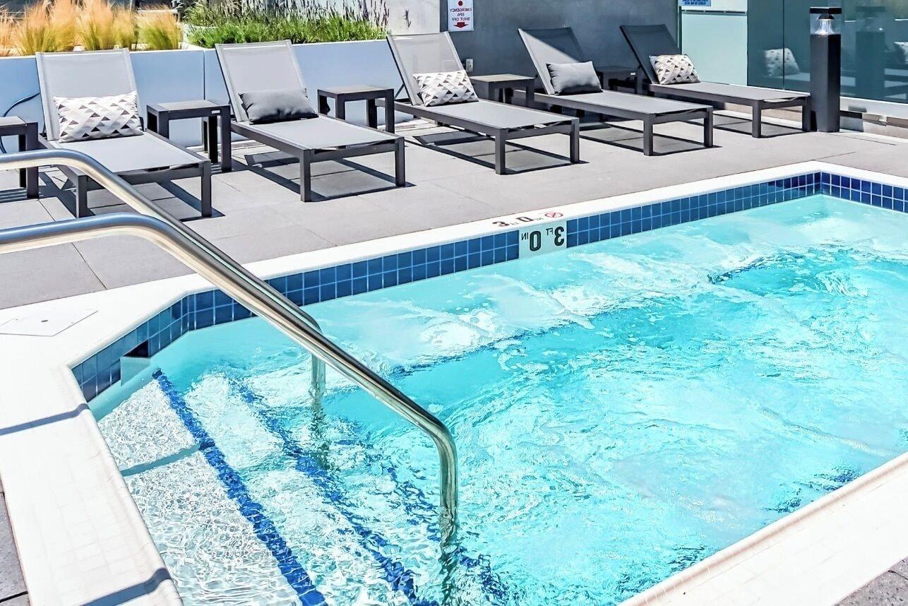 Vista Piscina Modern Boutique Living in Culver City