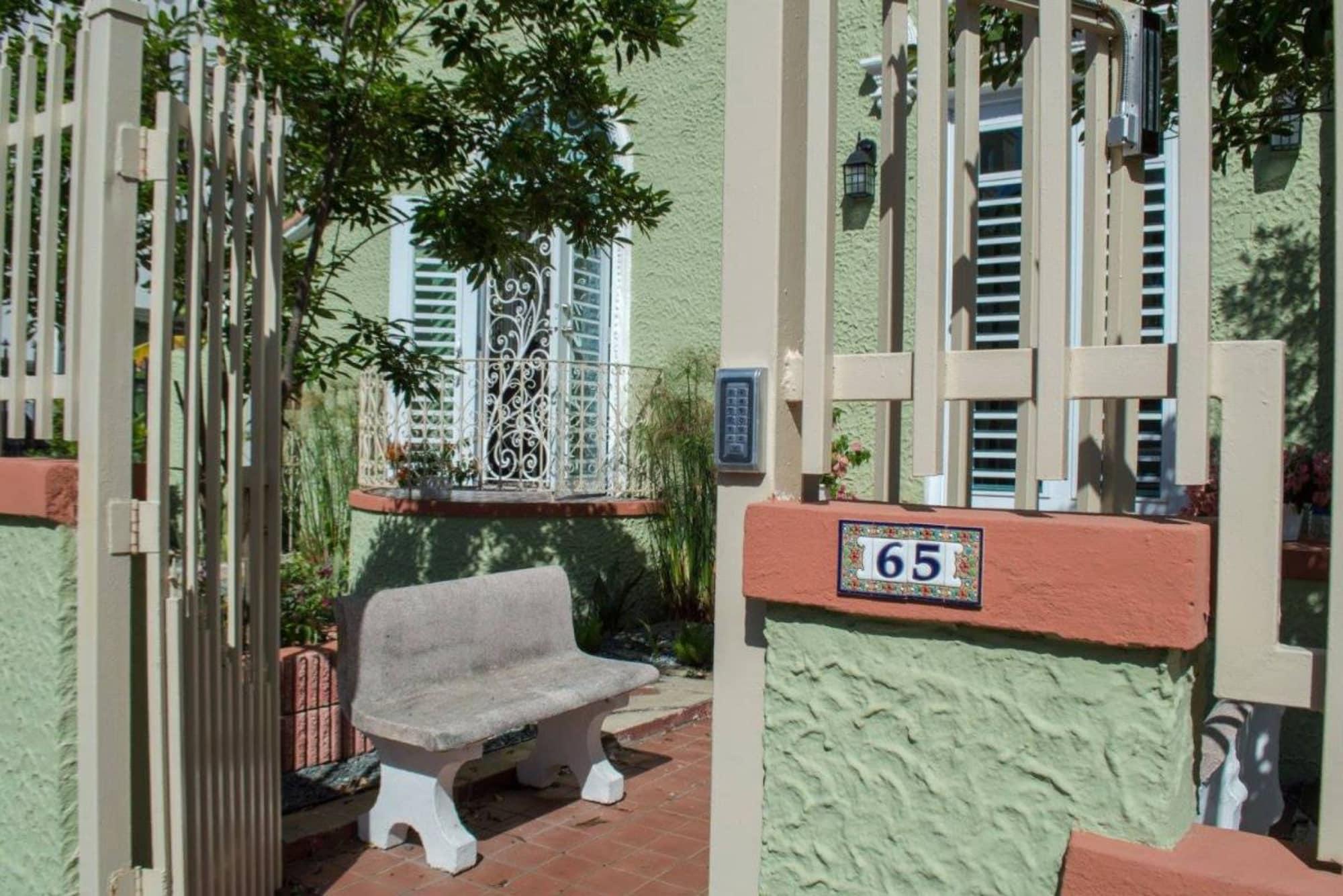 Vista Exterior Casa Isabel Bed & Breakfast