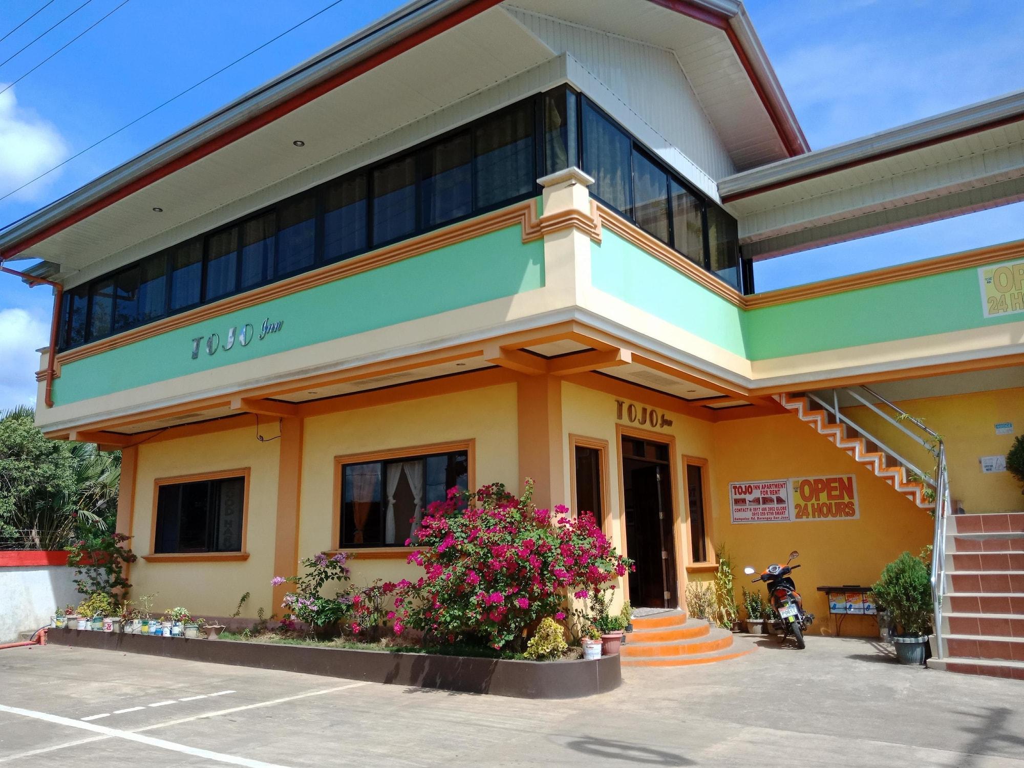 Vista Exterior Tojo Inn