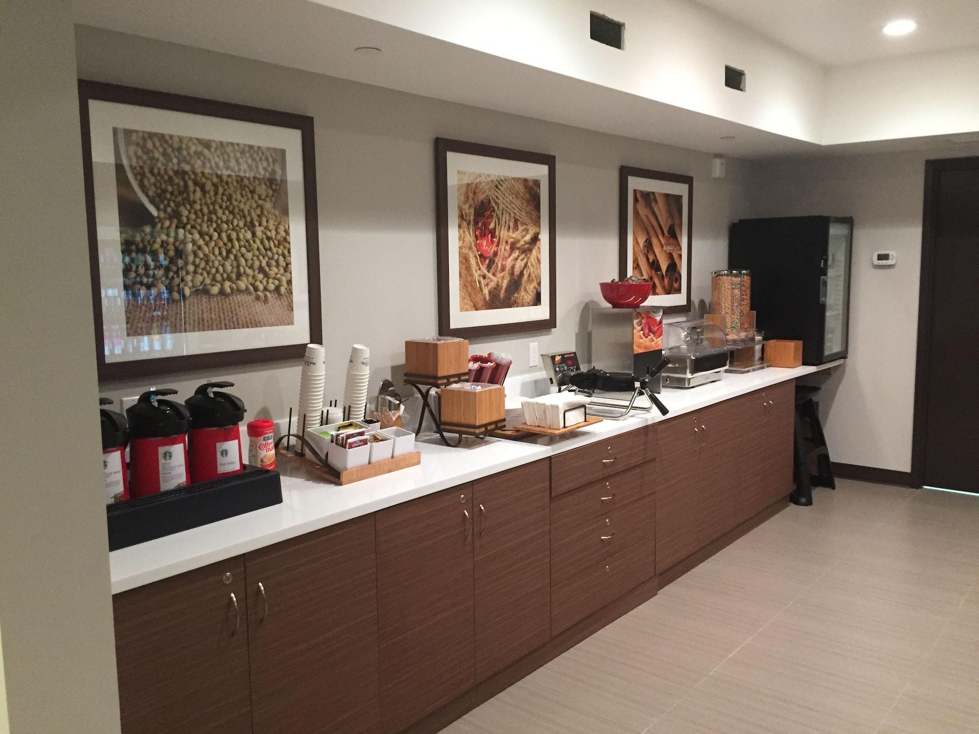 Restaurant Microtel Inn & Suites by Wyndham Kirkland Lake