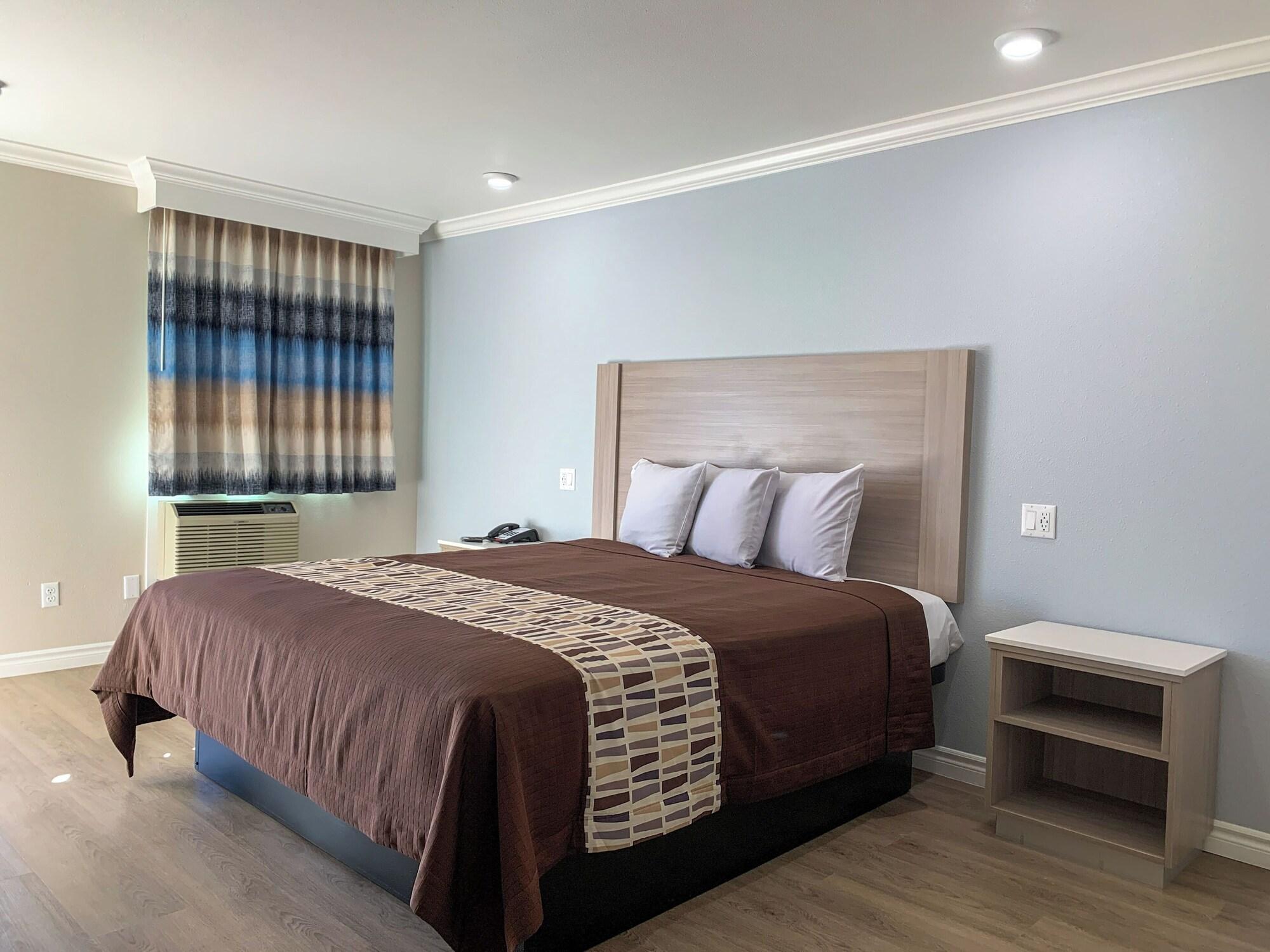 Varios Mojave Inn