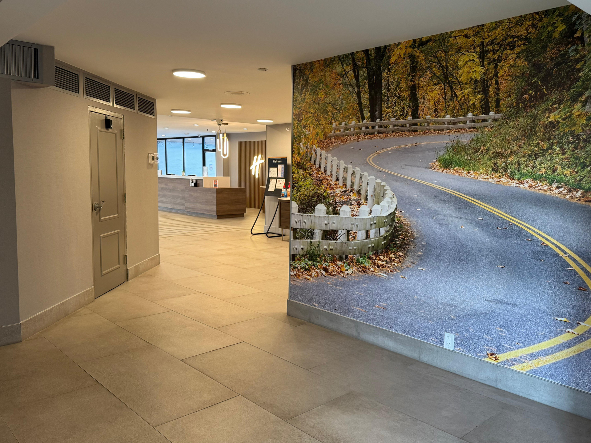 Vista Lobby Holiday Inn Roanoke-Tanglewood-Rt 419&i581 by IHG