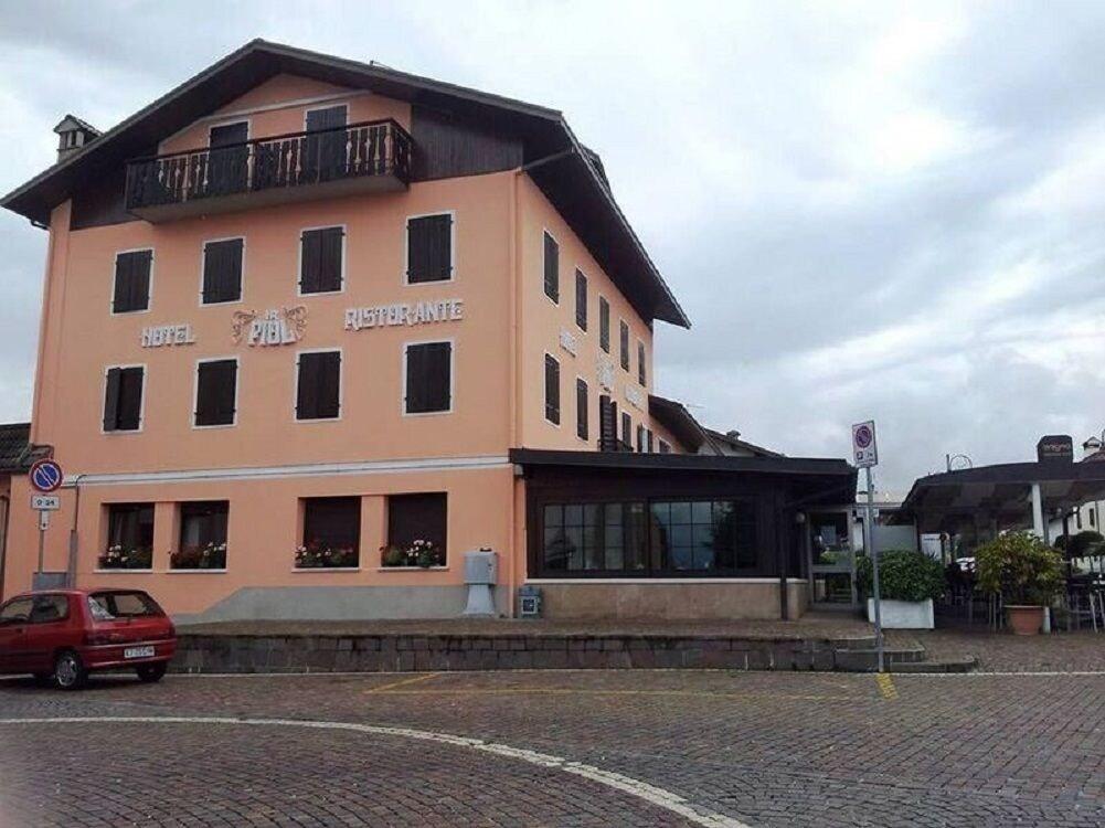 Vista Exterior Hotel Piol