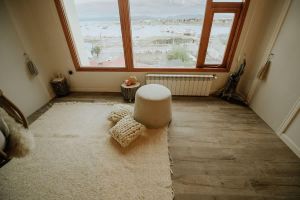 Alojamiento - Central Apartment w/ Scenic Views & Free Parking