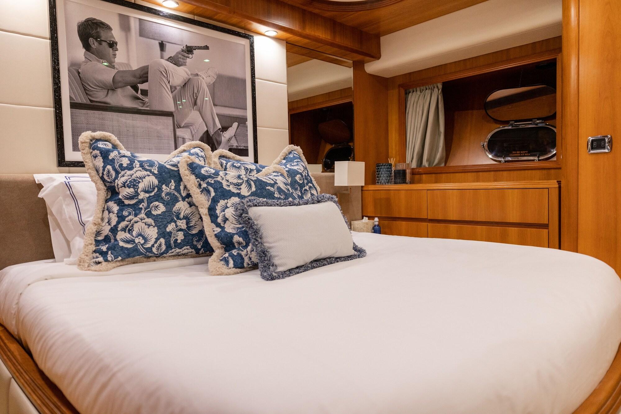 Guest room EssoEss Yacht - Floating Hotel - Exclusive use of entire Yacht - the Boat is static and does not leave port