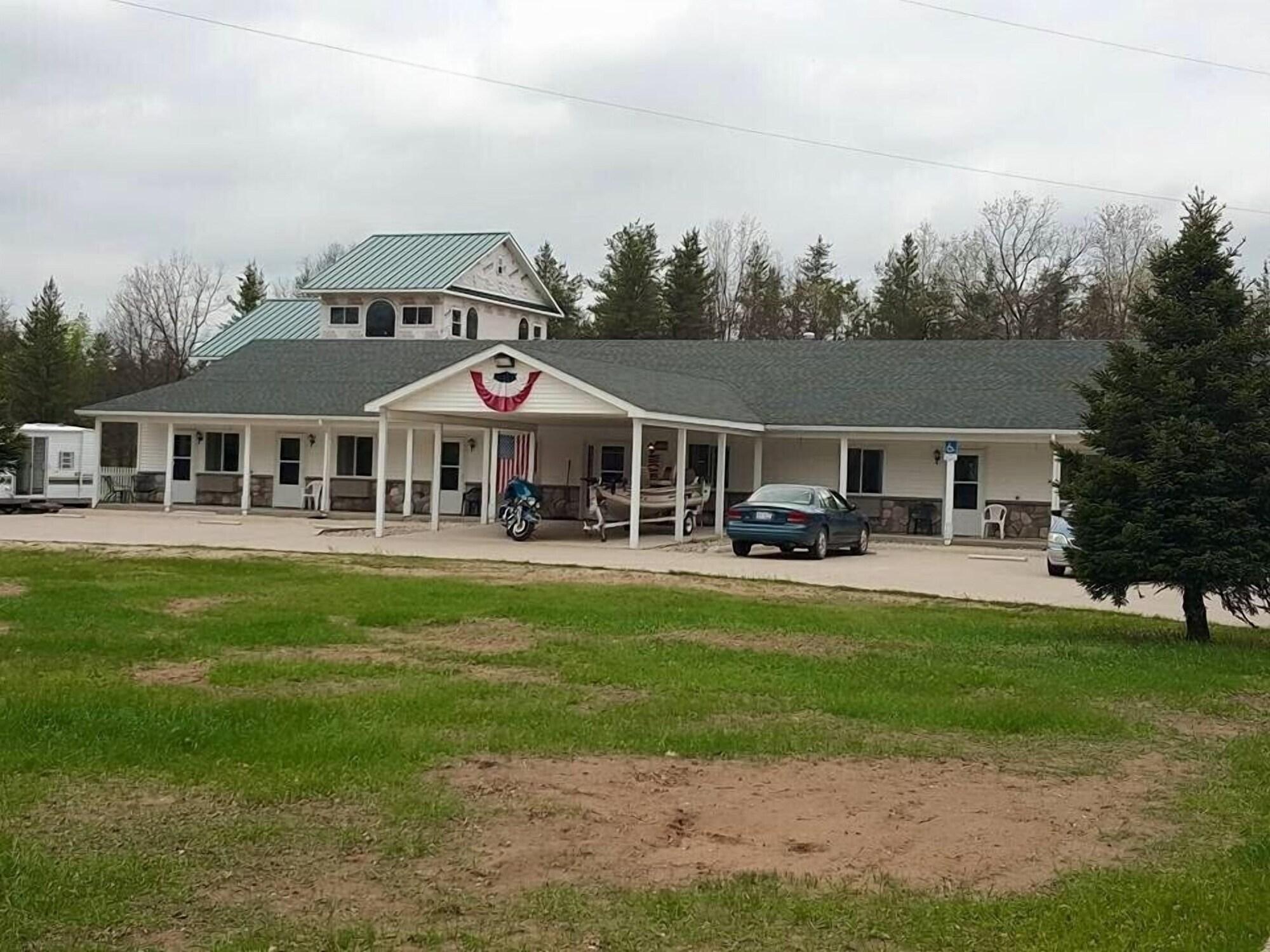 Varios Scully's Manistee Outpost Motel