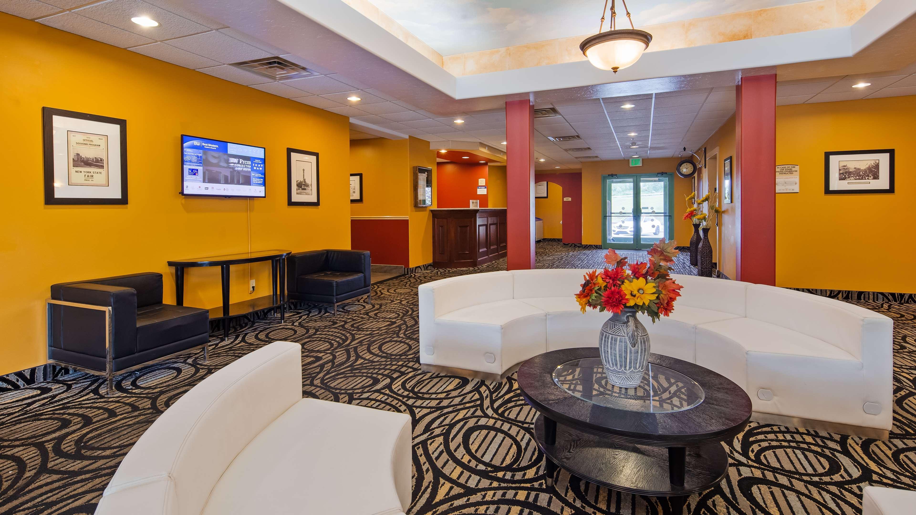 Vista Lobby Best Western The Inn At The Fairgrounds