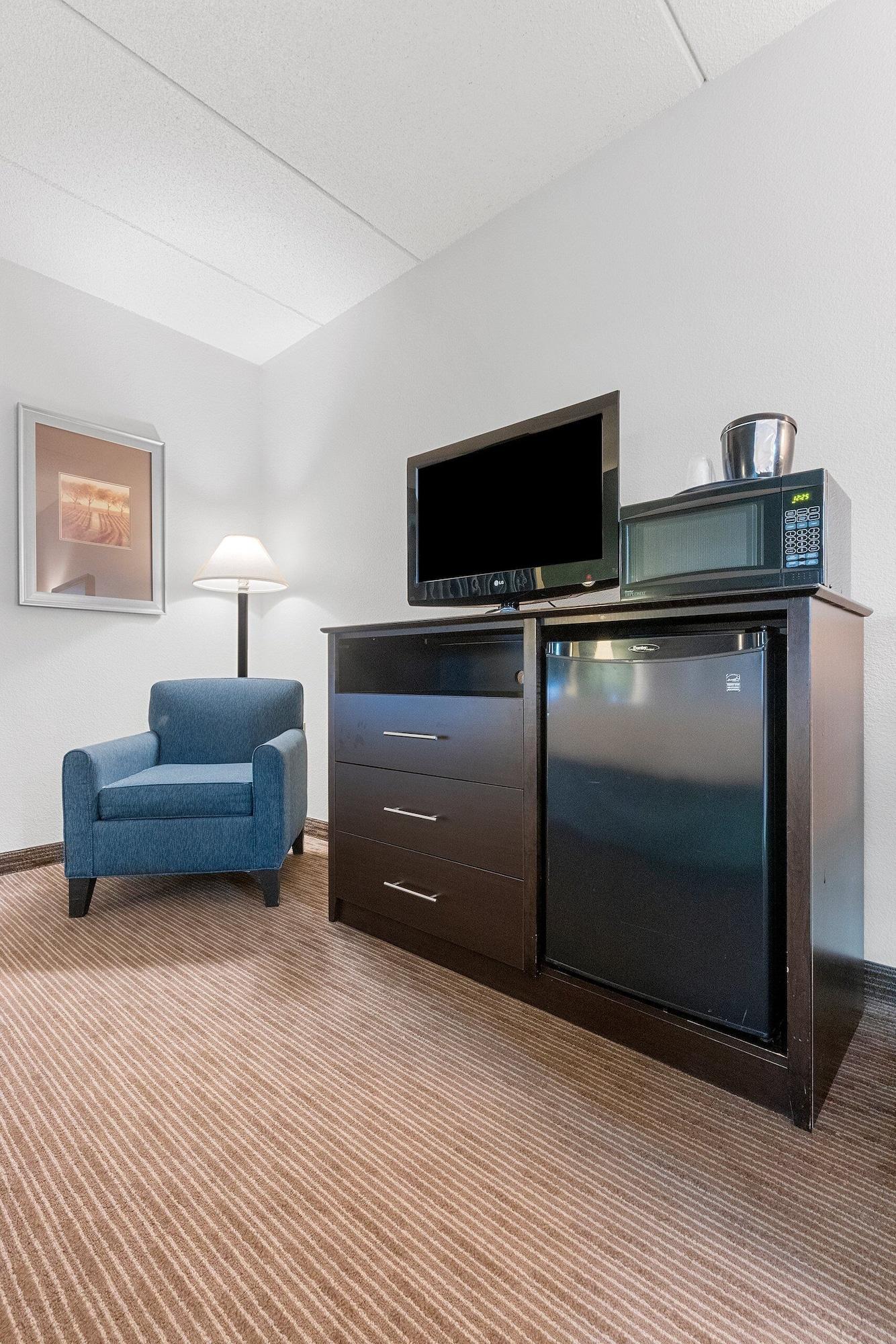 Habitación AmericInn by Wyndham Green Bay East