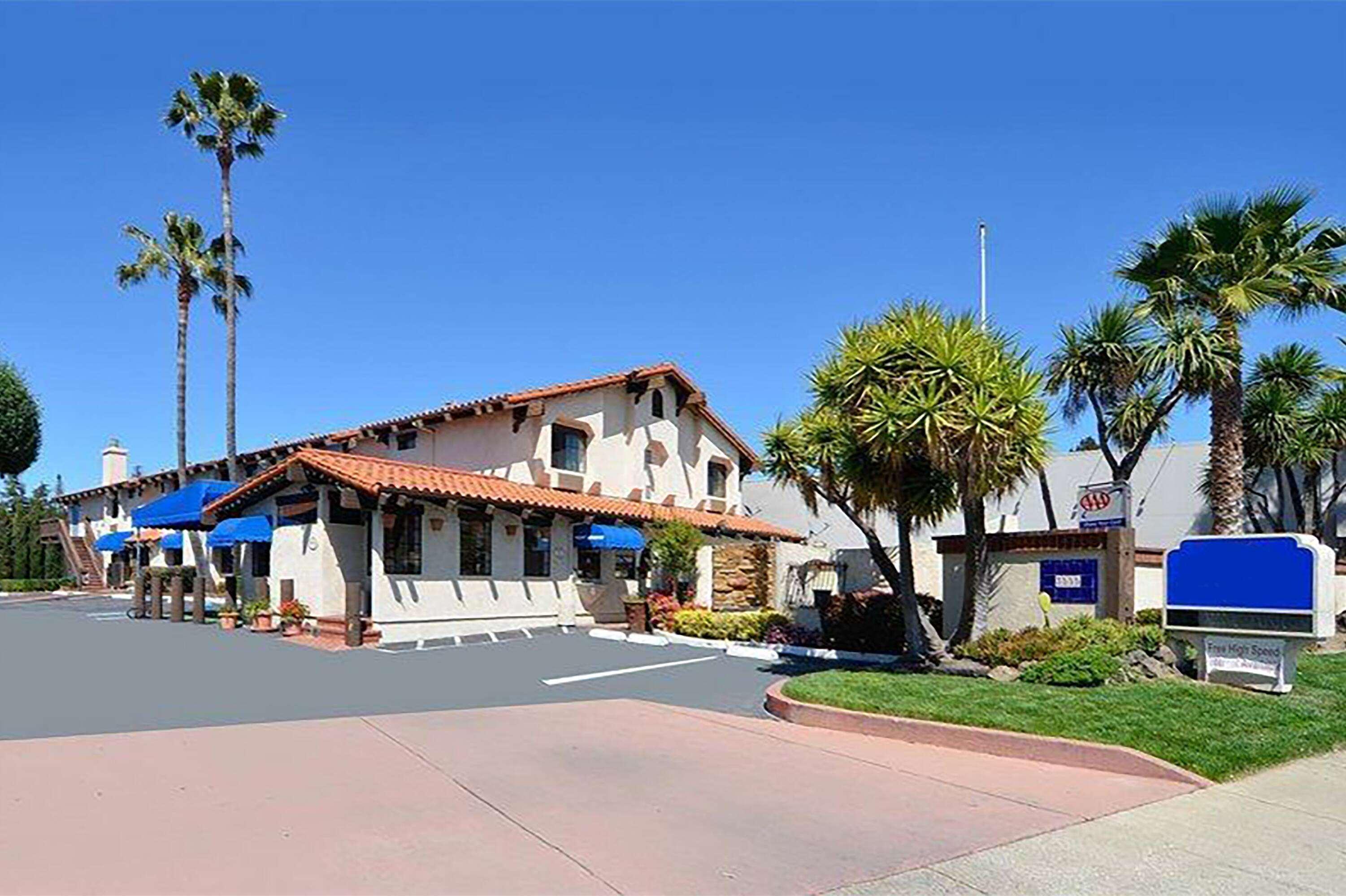 Vista Exterior Travelodge by Wyndham Concord