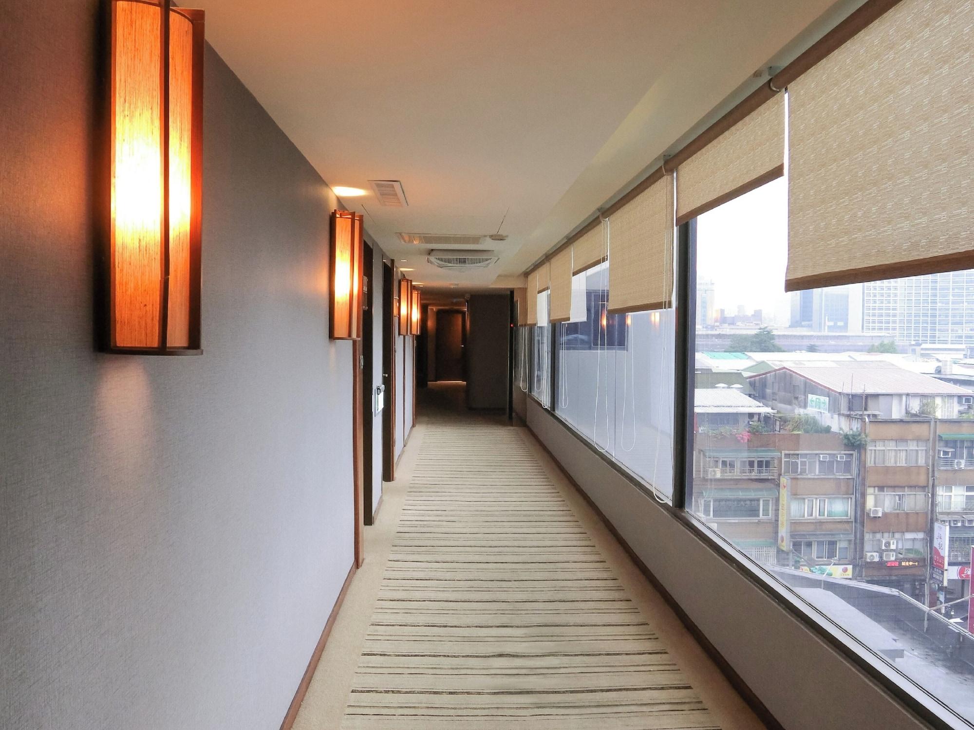 Varios Guide Hotel Taipei Bade