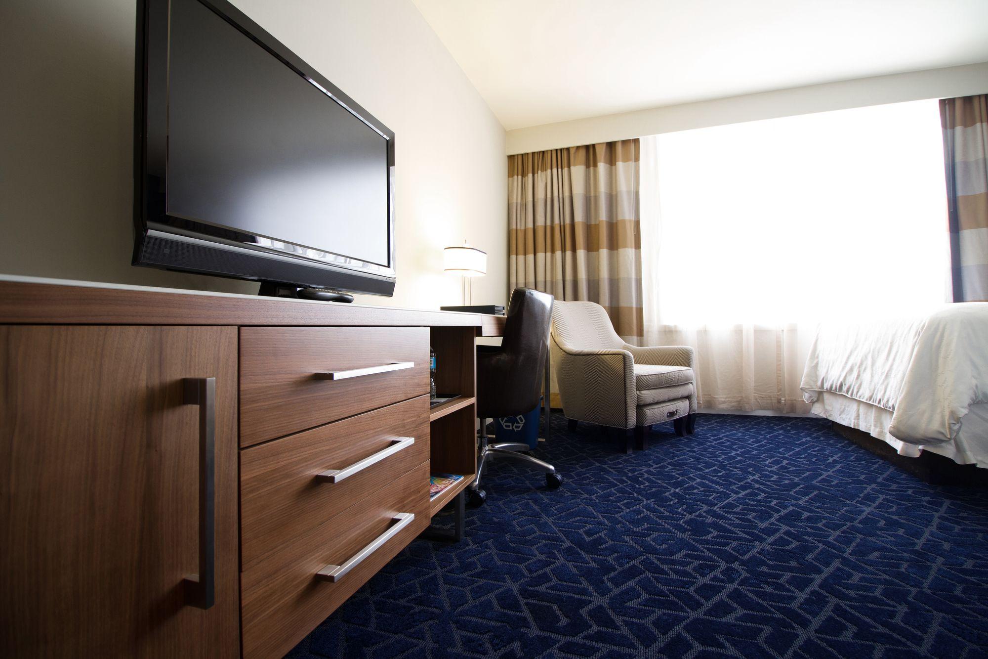 Guest room Sheraton Tampa Riverwalk Hotel