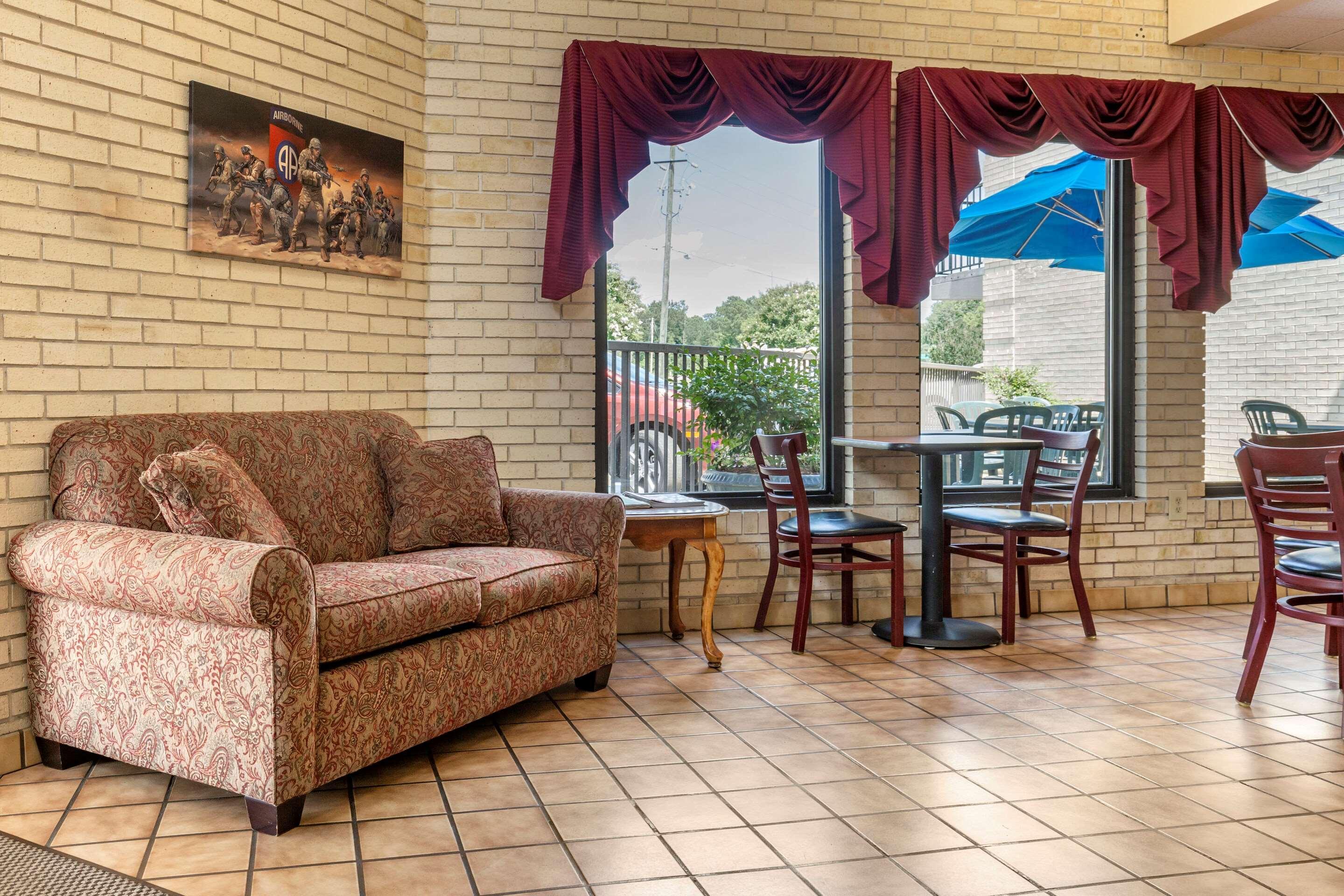 Vista Lobby Econo Lodge