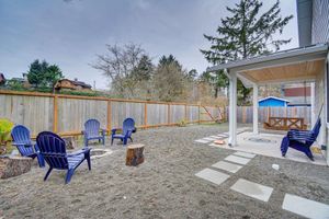 Alquiler Vacacional - Westport Home w/ Hot Tub: 2 Blocks to Beach!